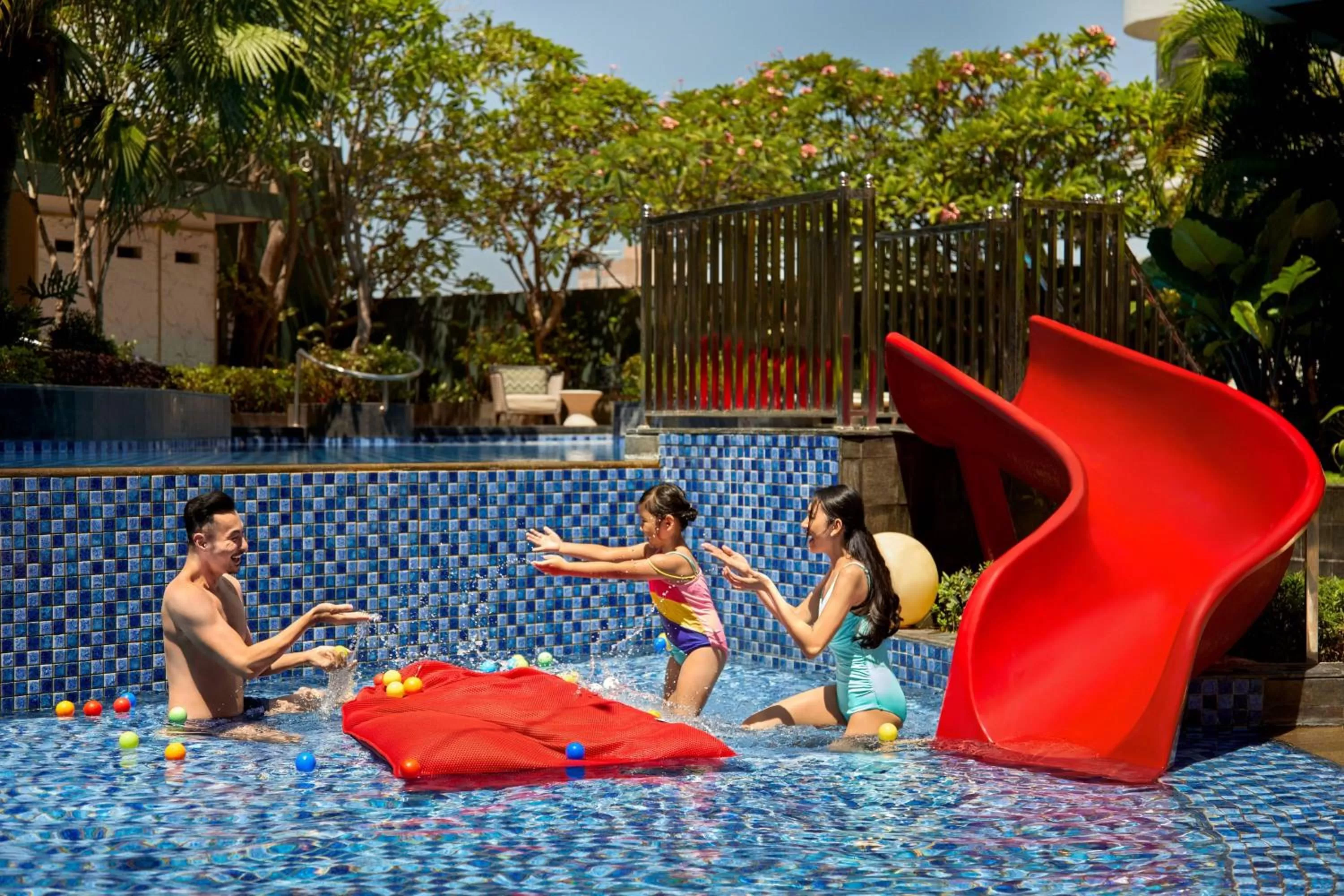 Swimming pool in Four Points by Sheraton Surabaya, Tunjungan Plaza