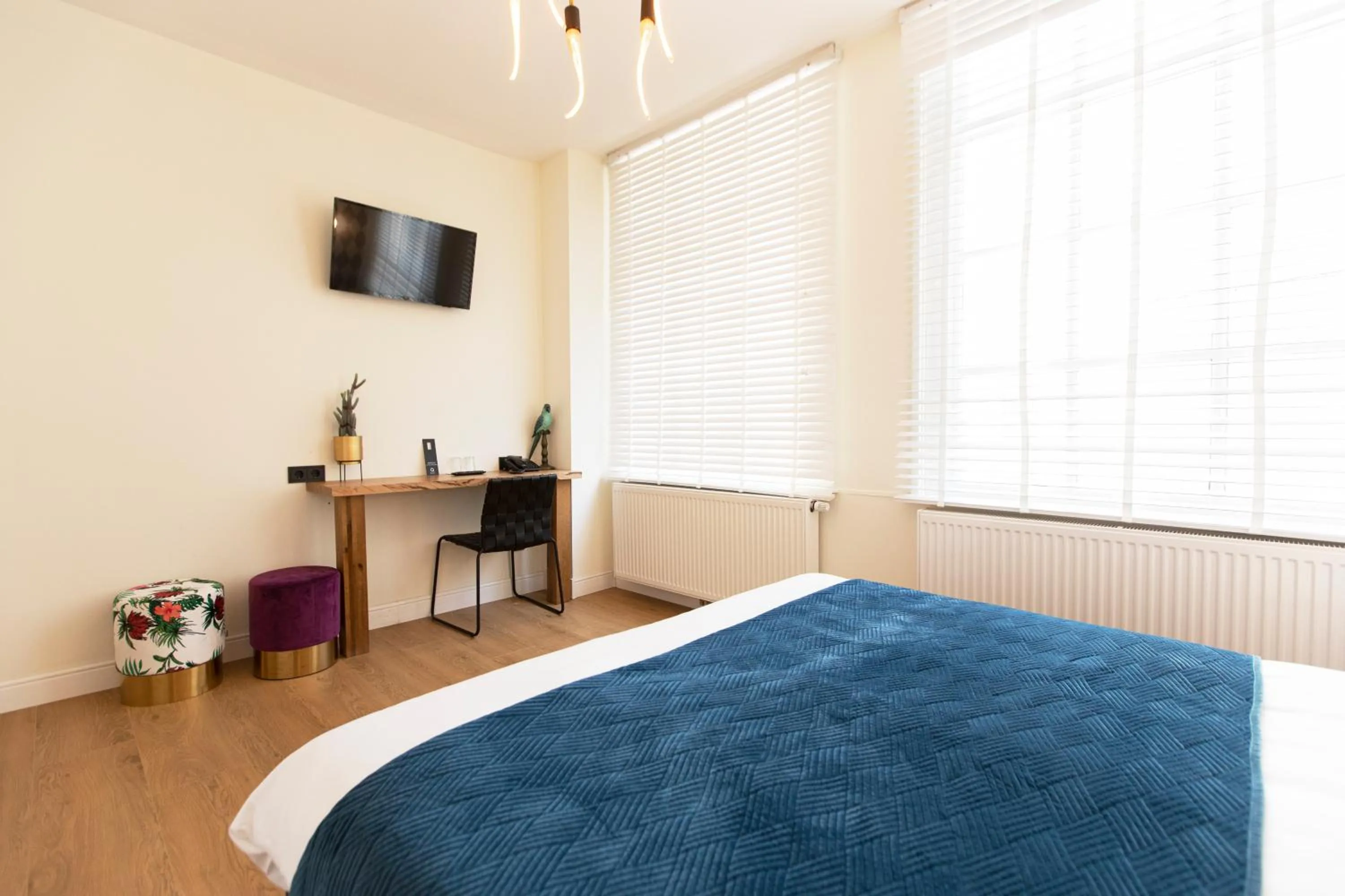 Bed in Quentin Golden Bear Hotel