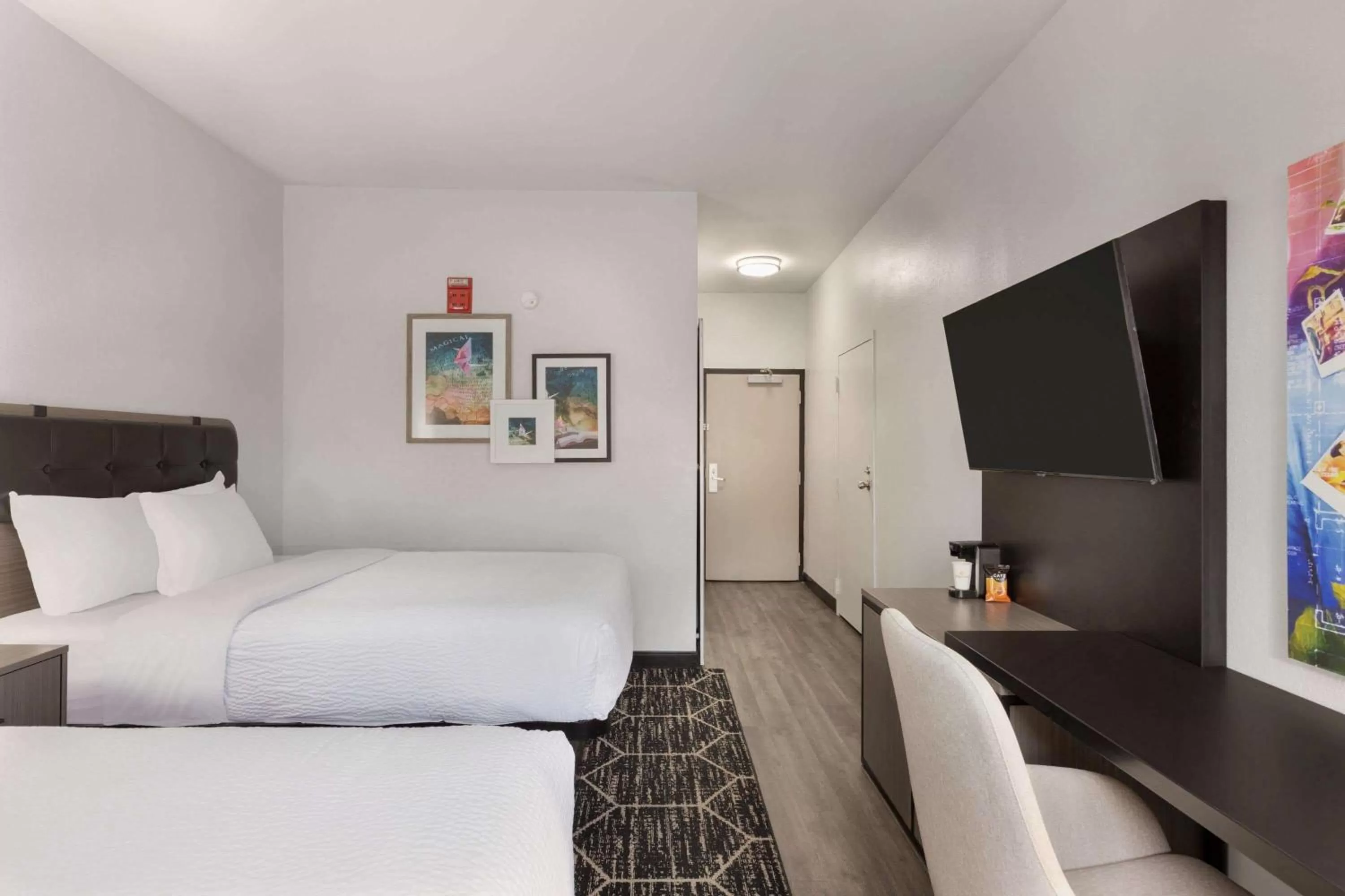 Photo of the whole room, Bed in La Quinta inn & suites by Wyndham Dothan