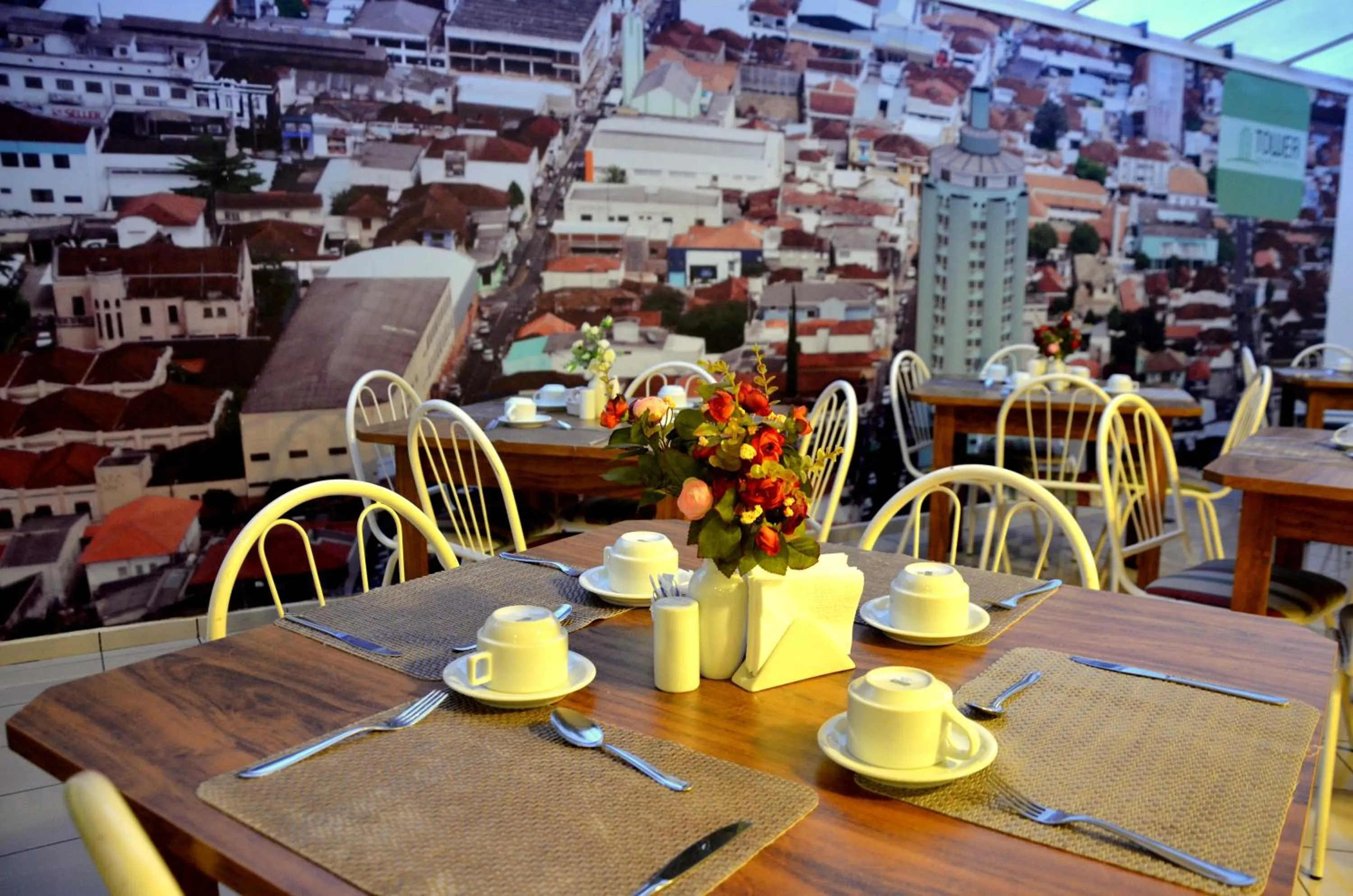 Restaurant/places to eat in Tower Franca Hotel
