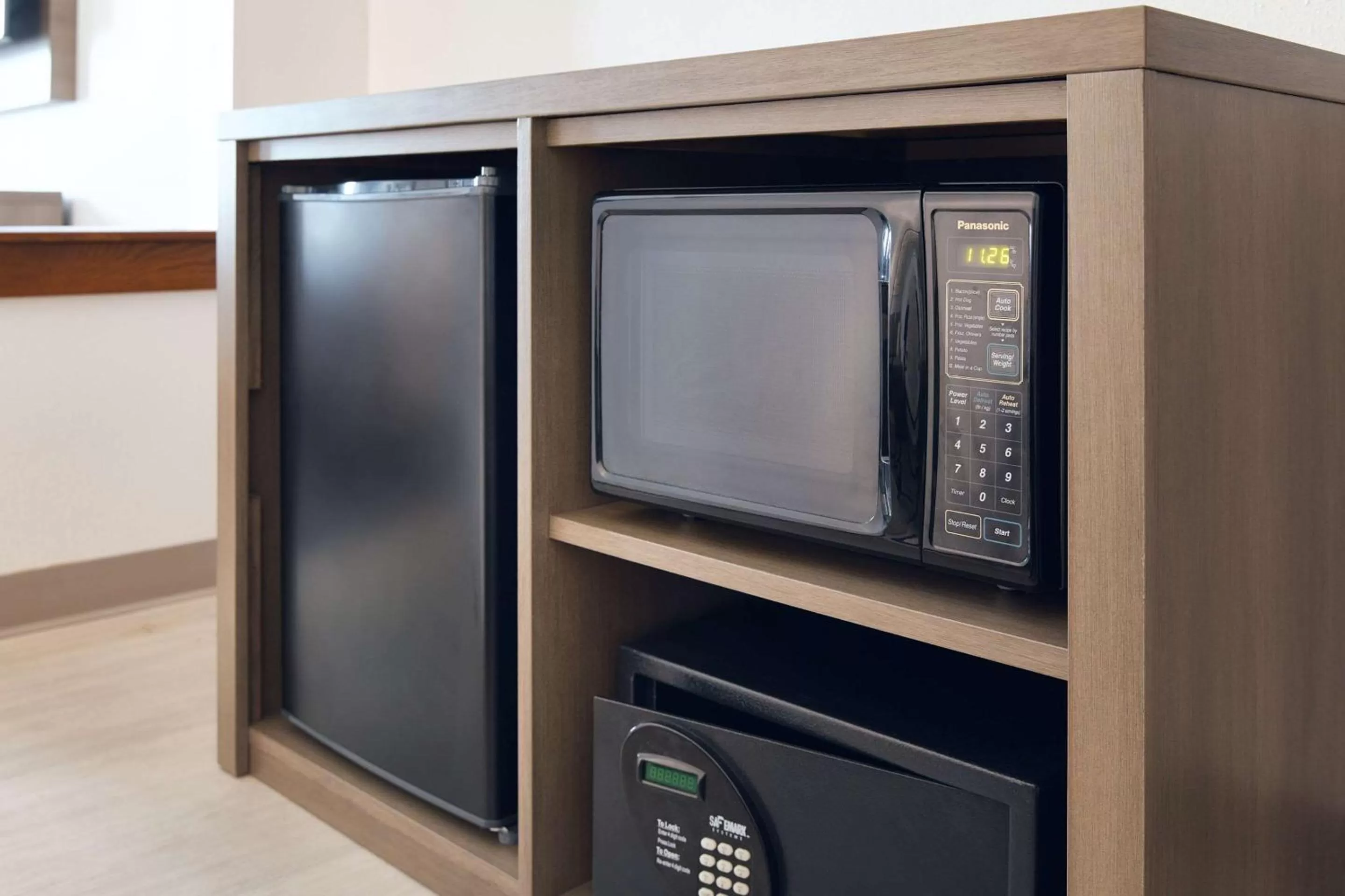 Bedroom in Comfort Suites Milwaukee Airport