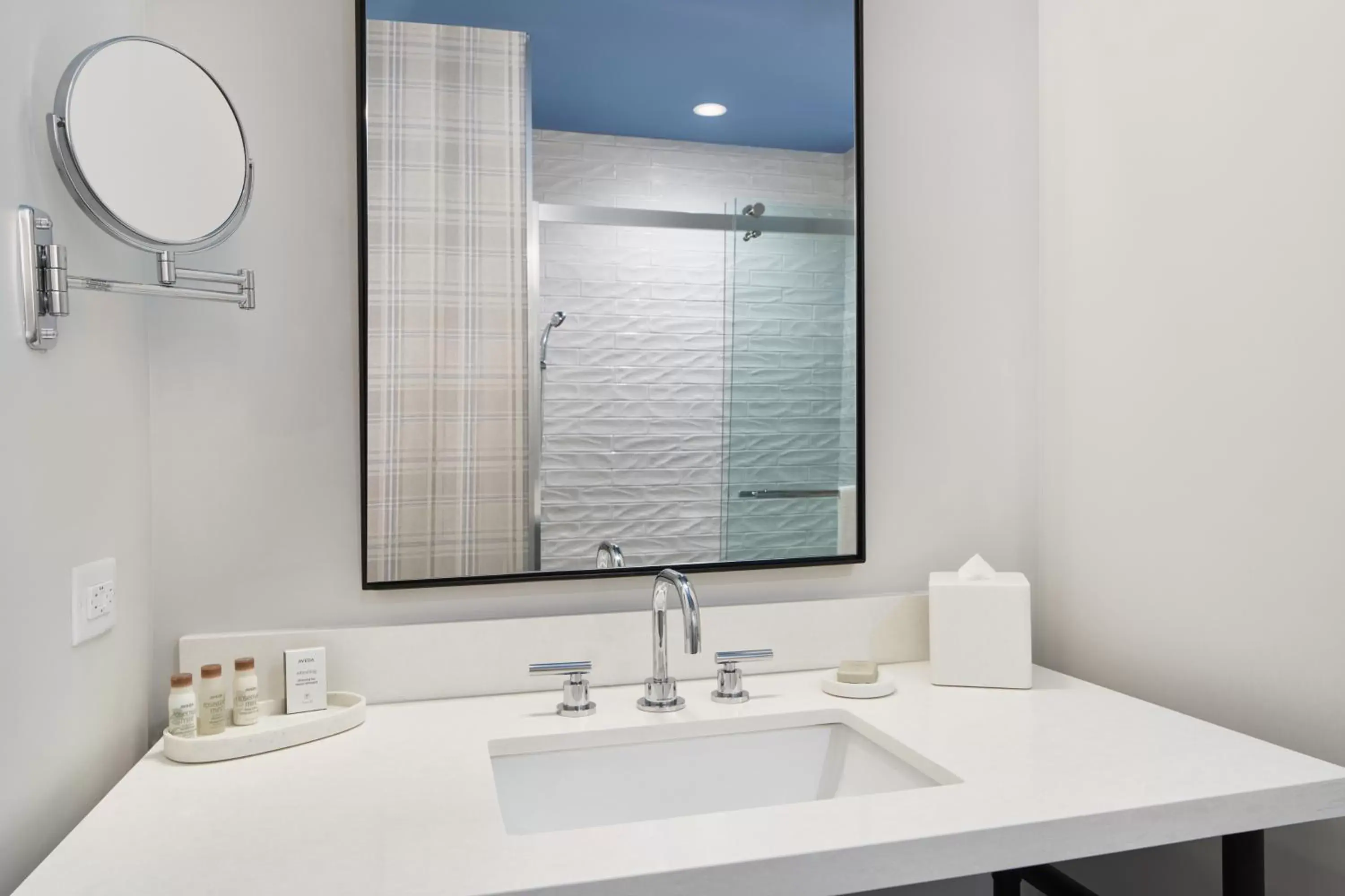 Standard Double Room with Two Double Beds in Hotel Indigo Tallahassee - Collegetown by IHG Standard Double Room with Two Double Beds in Hotel Indigo Tallahassee - Collegetown by IHG