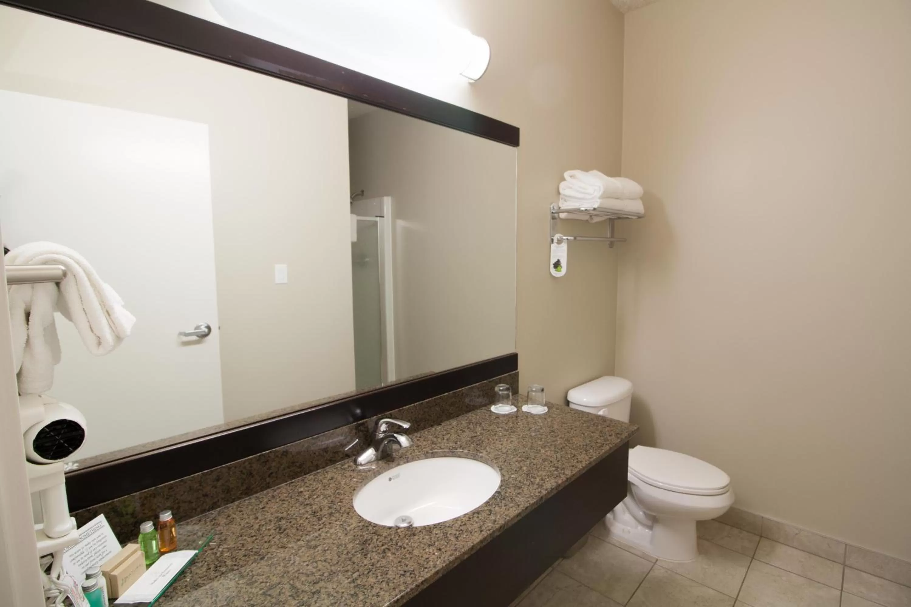 Shower in BCMInns - Lac La Biche