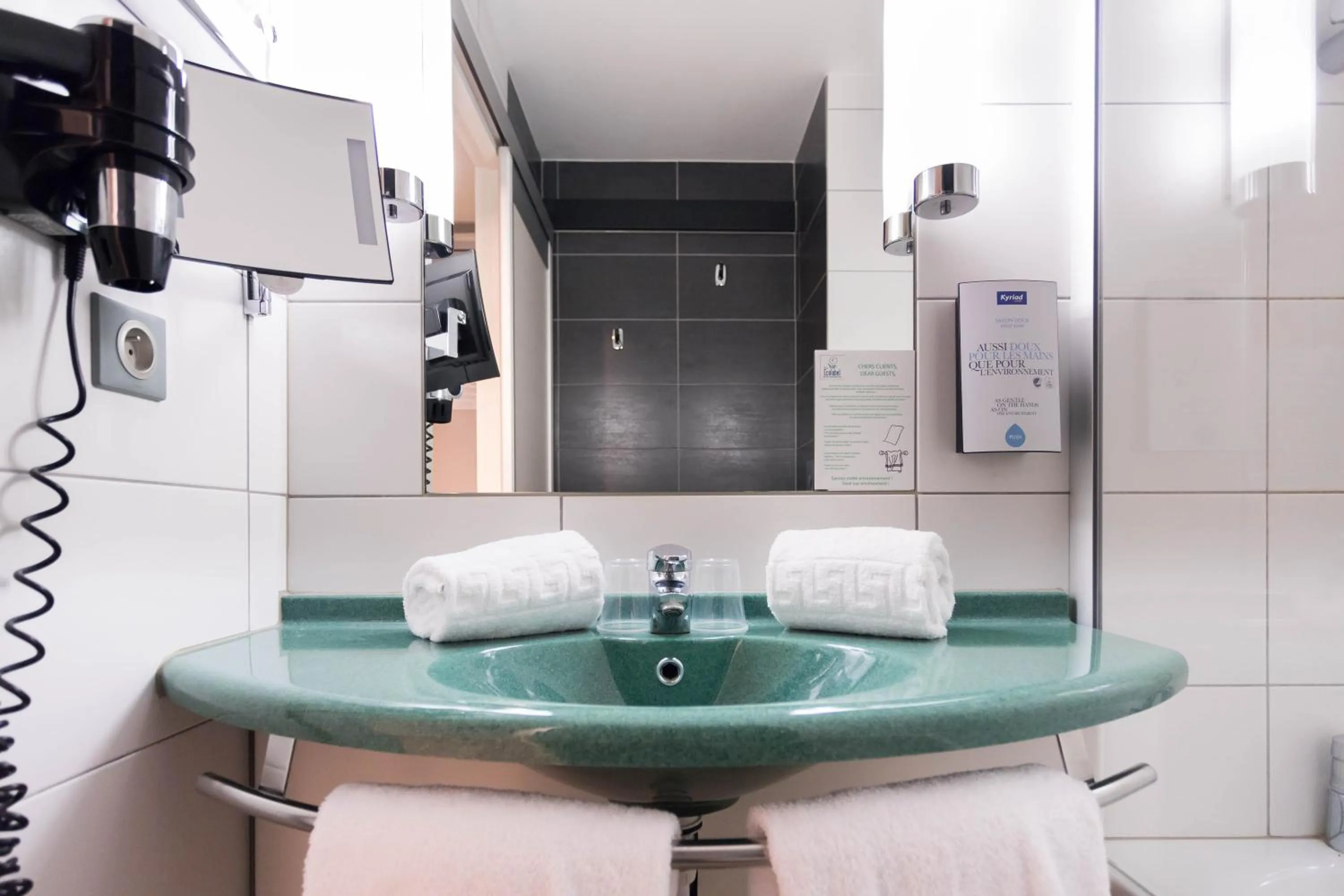 Bathroom in ibis Styles Strasbourg Nord Palais des Congrès