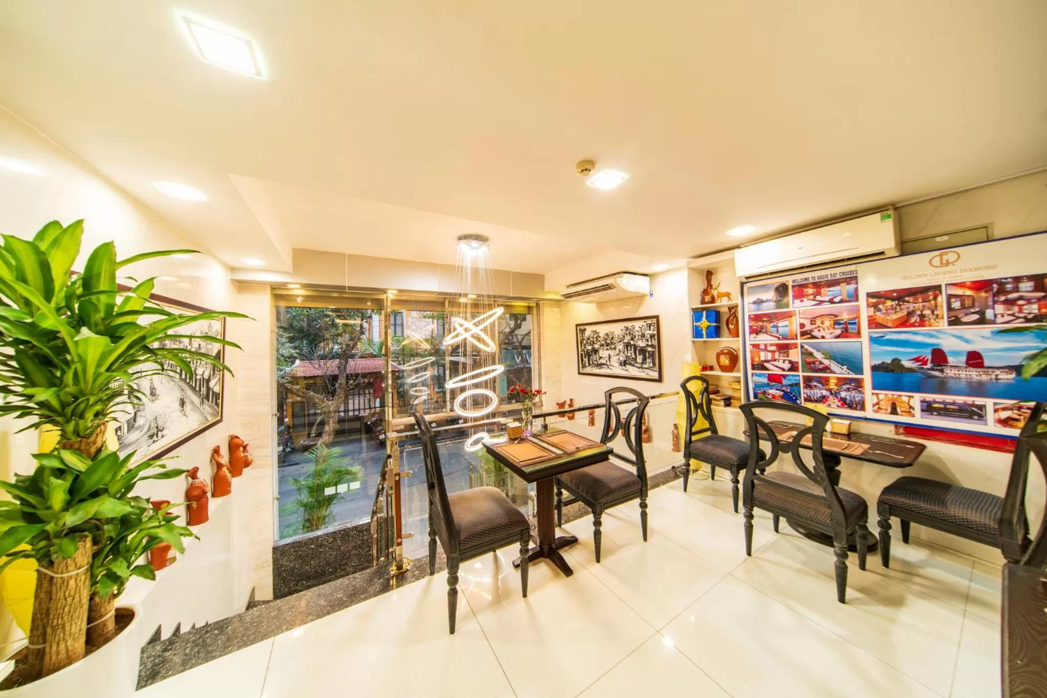 Restaurant/places to eat in Golden Legend Boutique Hotel