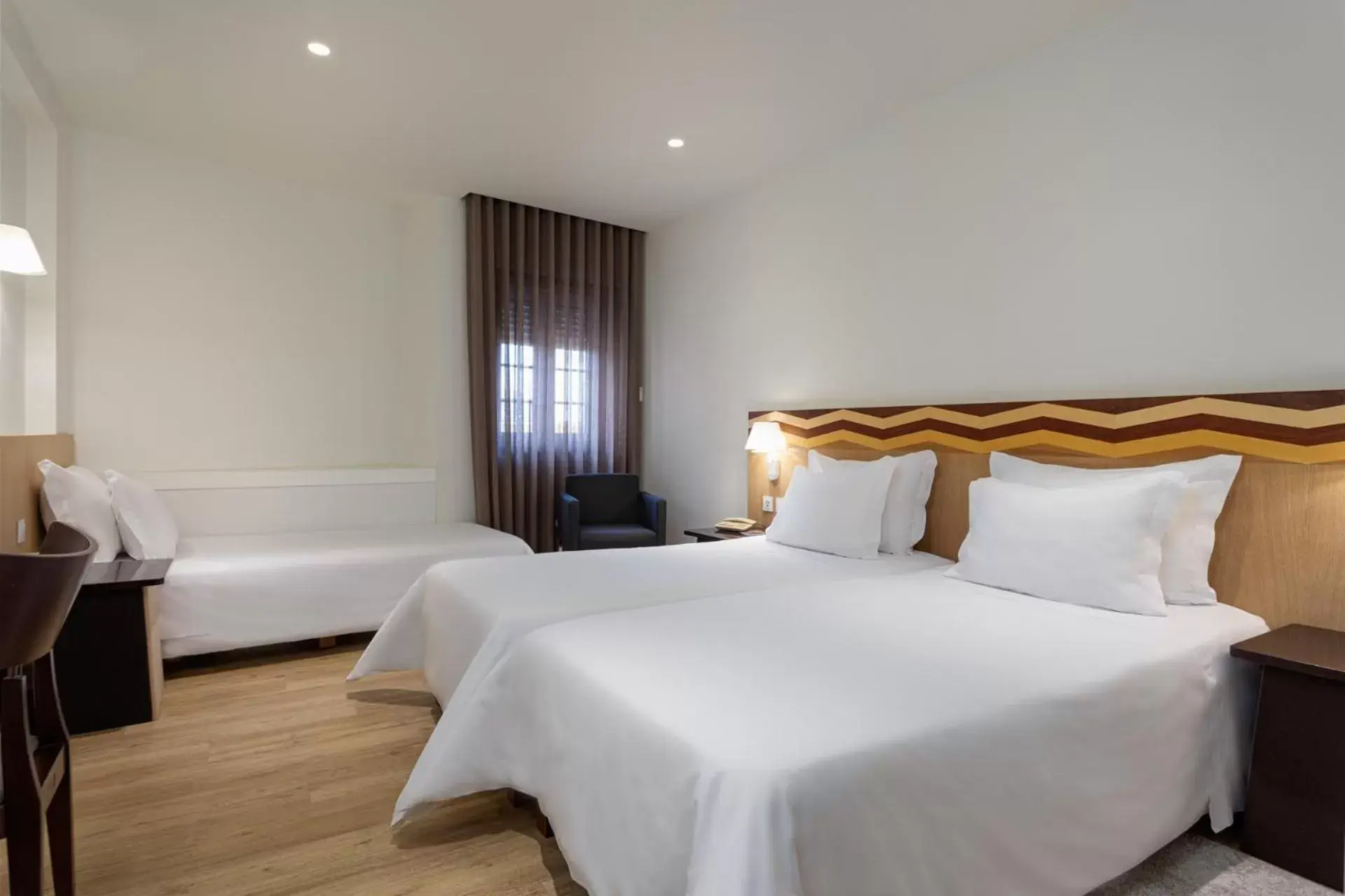 Triple Room in Hotel Aveiro Center by Alboi Group Triple Room in Hotel Aveiro Center by Alboi Group