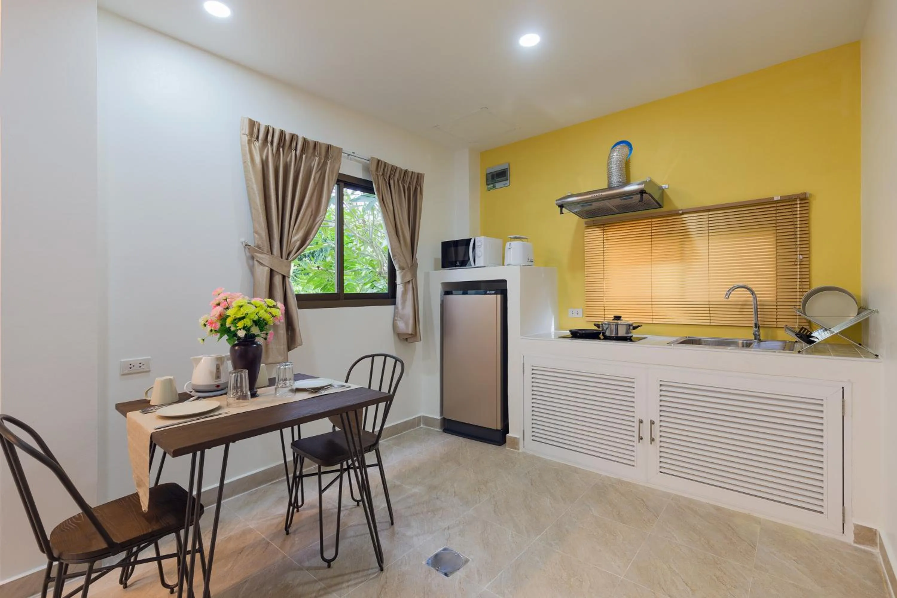 Kitchen or kitchenette in Baan Chaylay Resort Karon