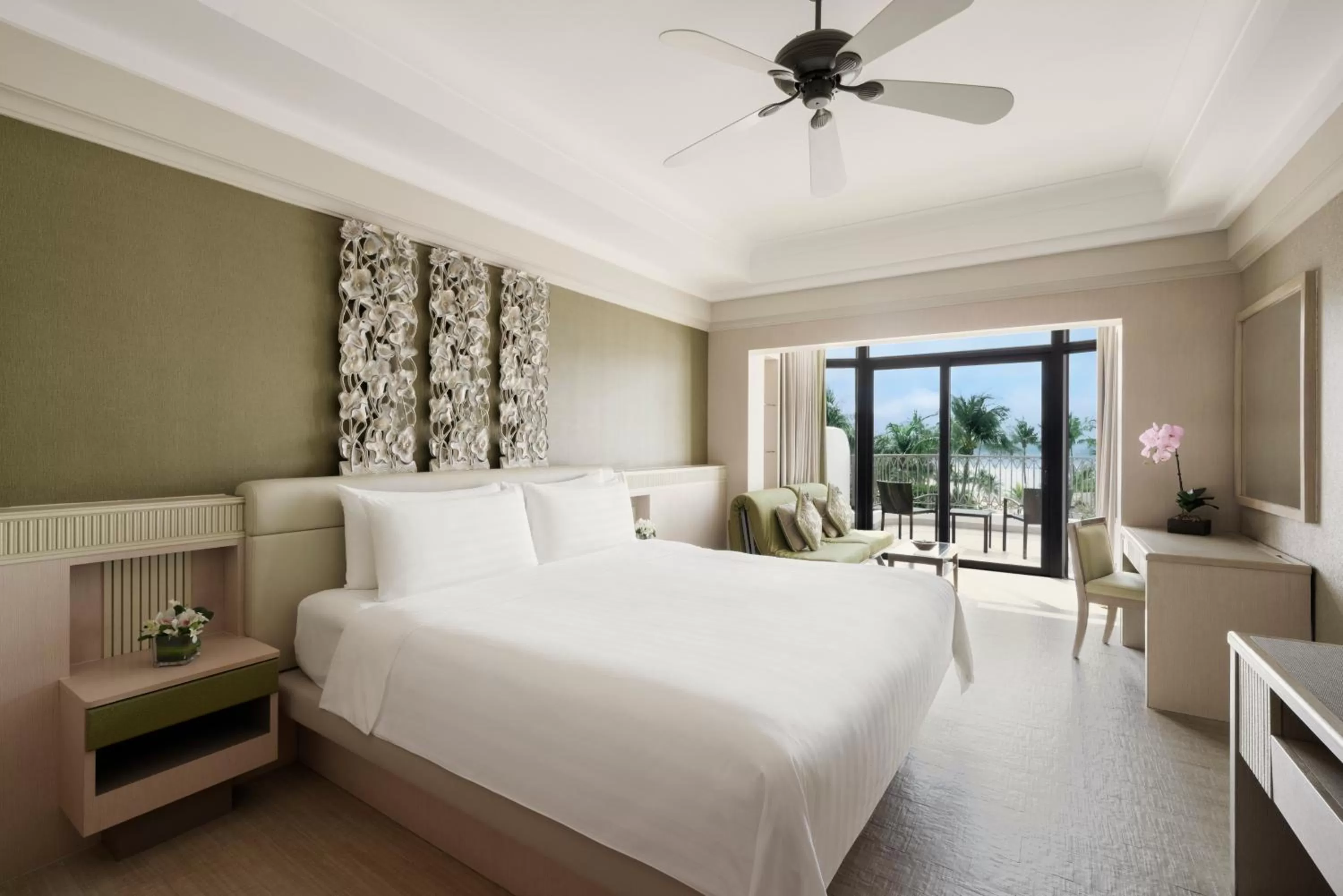 Bed in Shangri-La Rasa Sentosa, Singapore