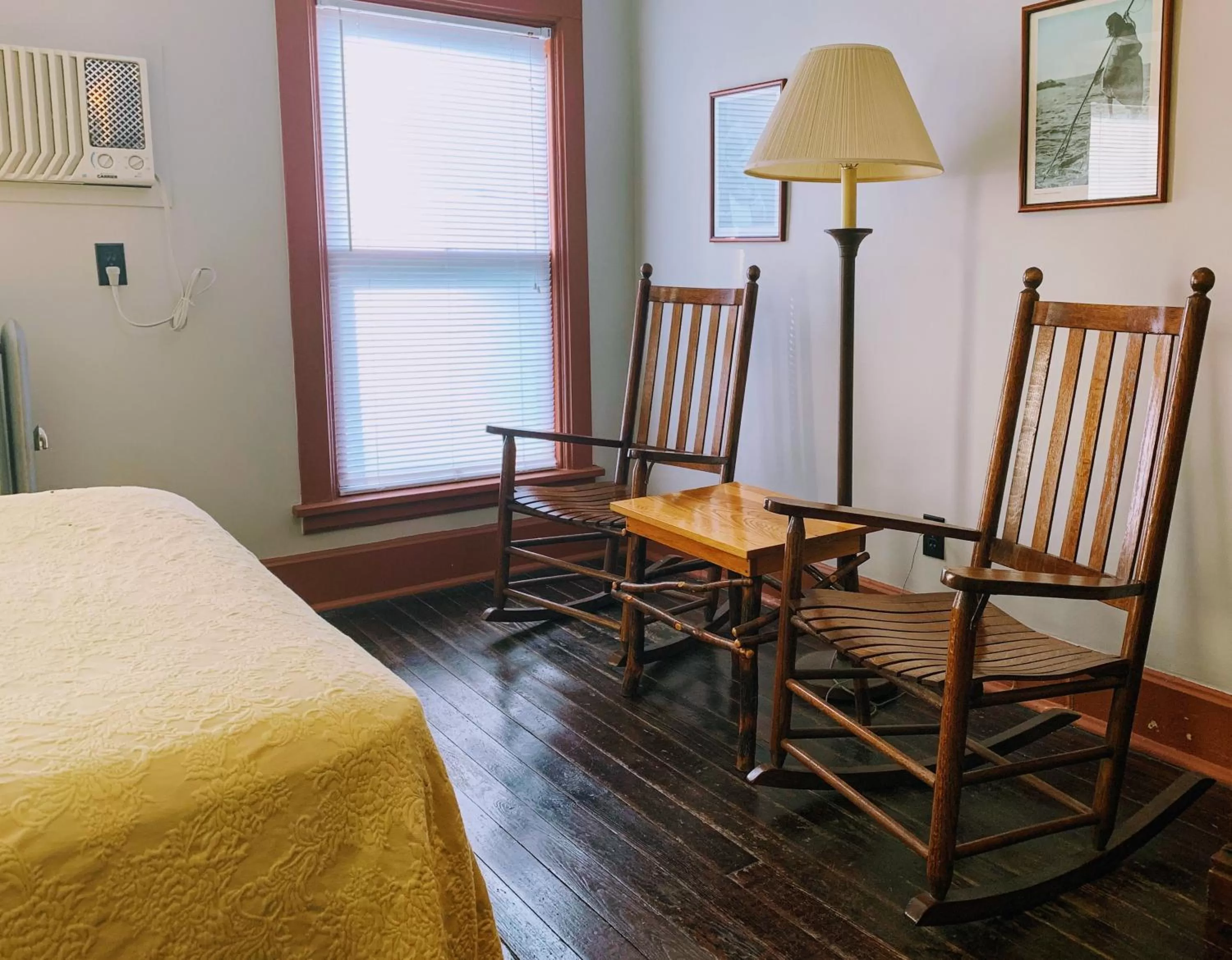 Seating Area in Lakeside Inn