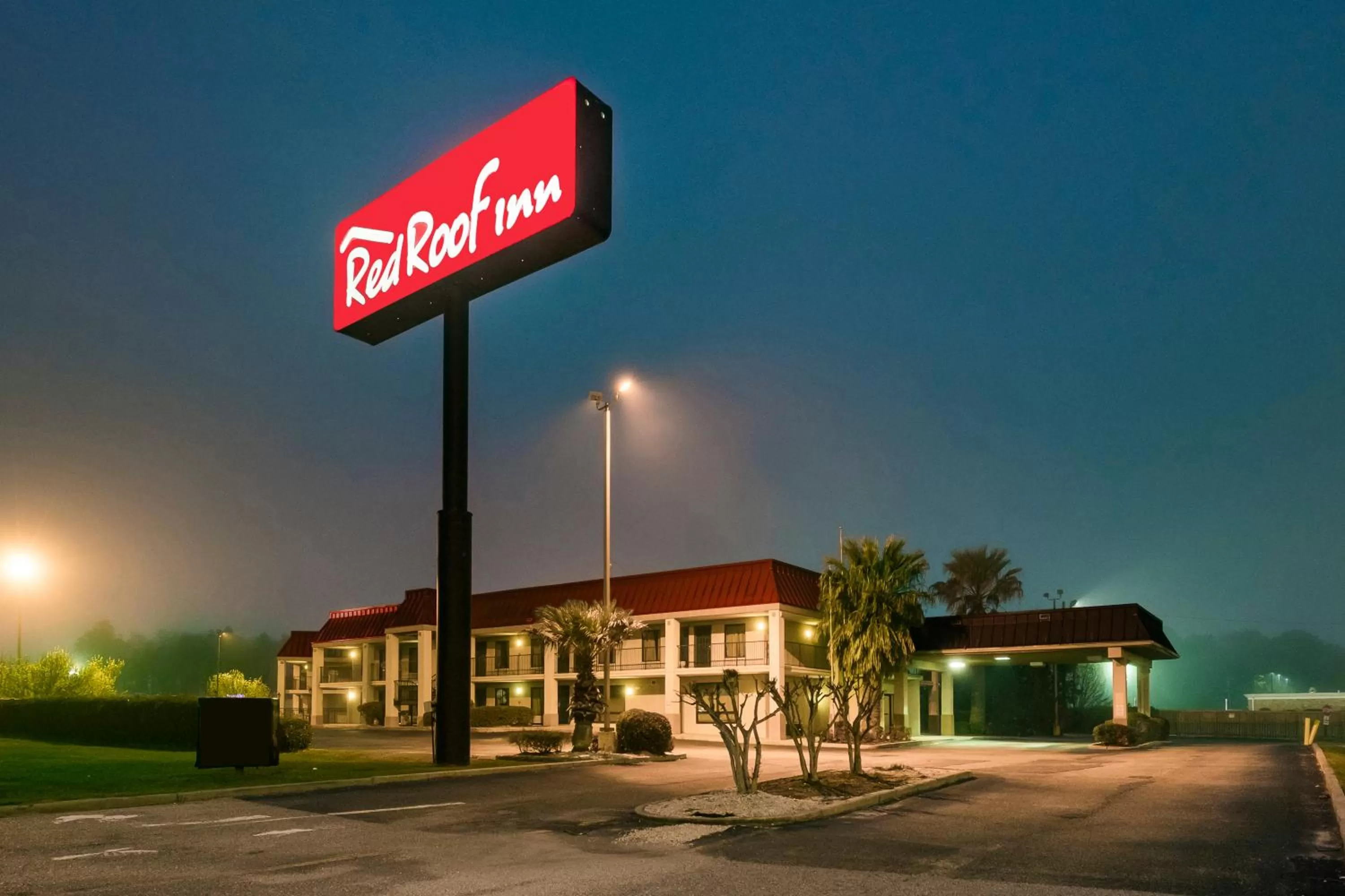 Property building in Red Roof Inn Mobile North – Saraland