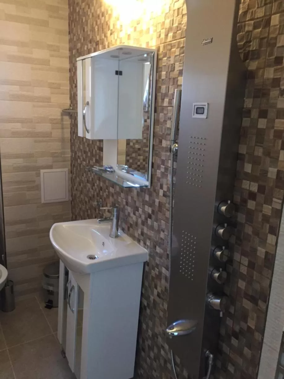 Bathroom in Family Hotel Malibu