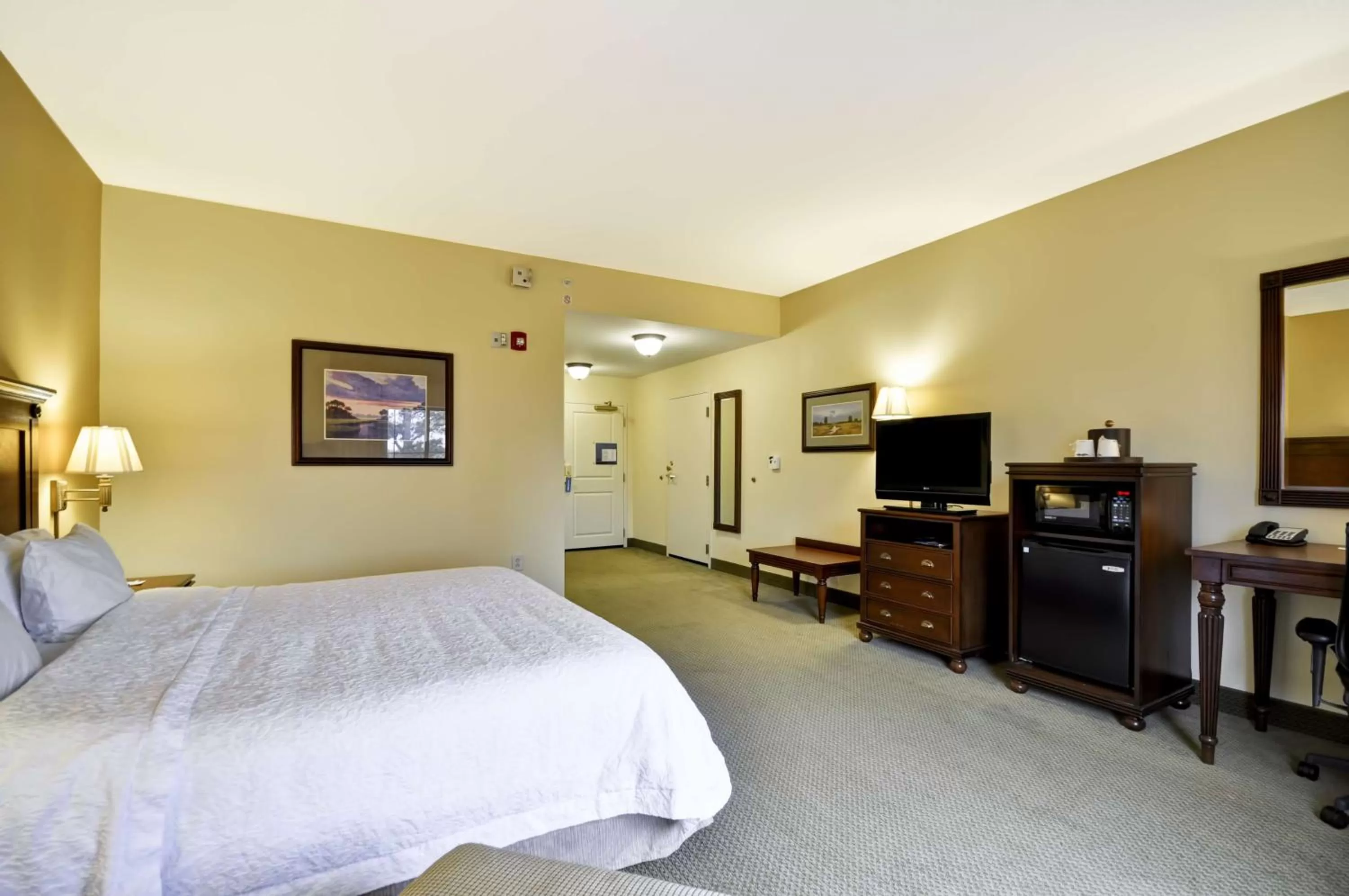 Bed in Hampton Inn & Suites North Charleston-University Boulevard