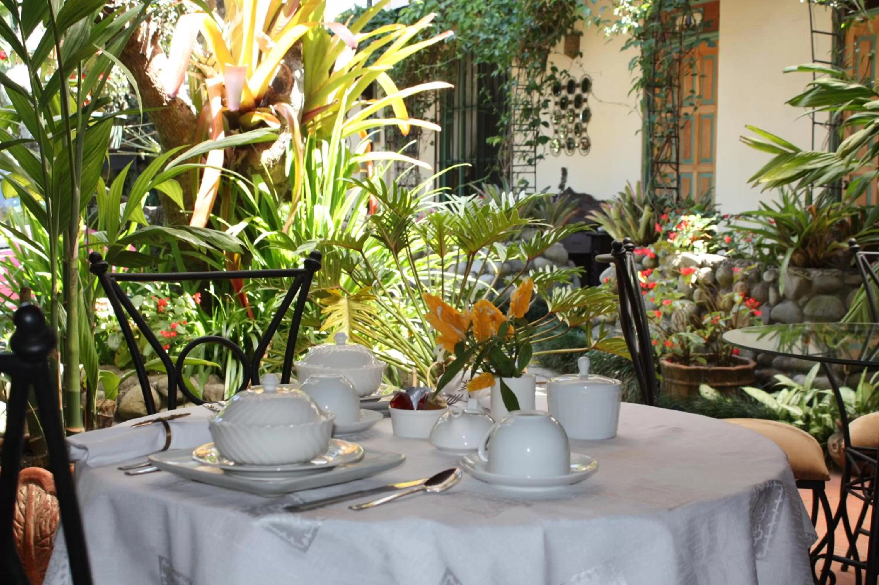 Breakfast in Tierra Magica B&B and Art Studio