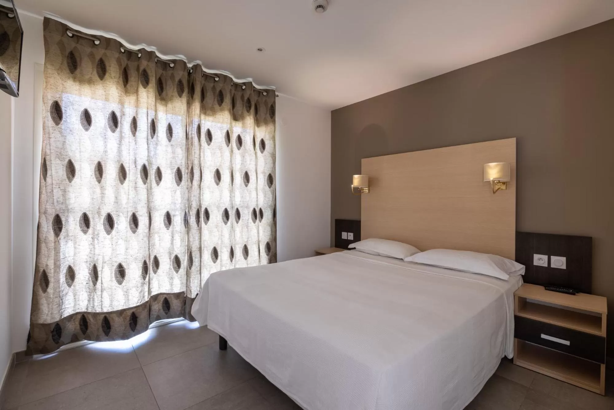 Bed in The Originals City, Hôtel Les Bastides du Gapeau