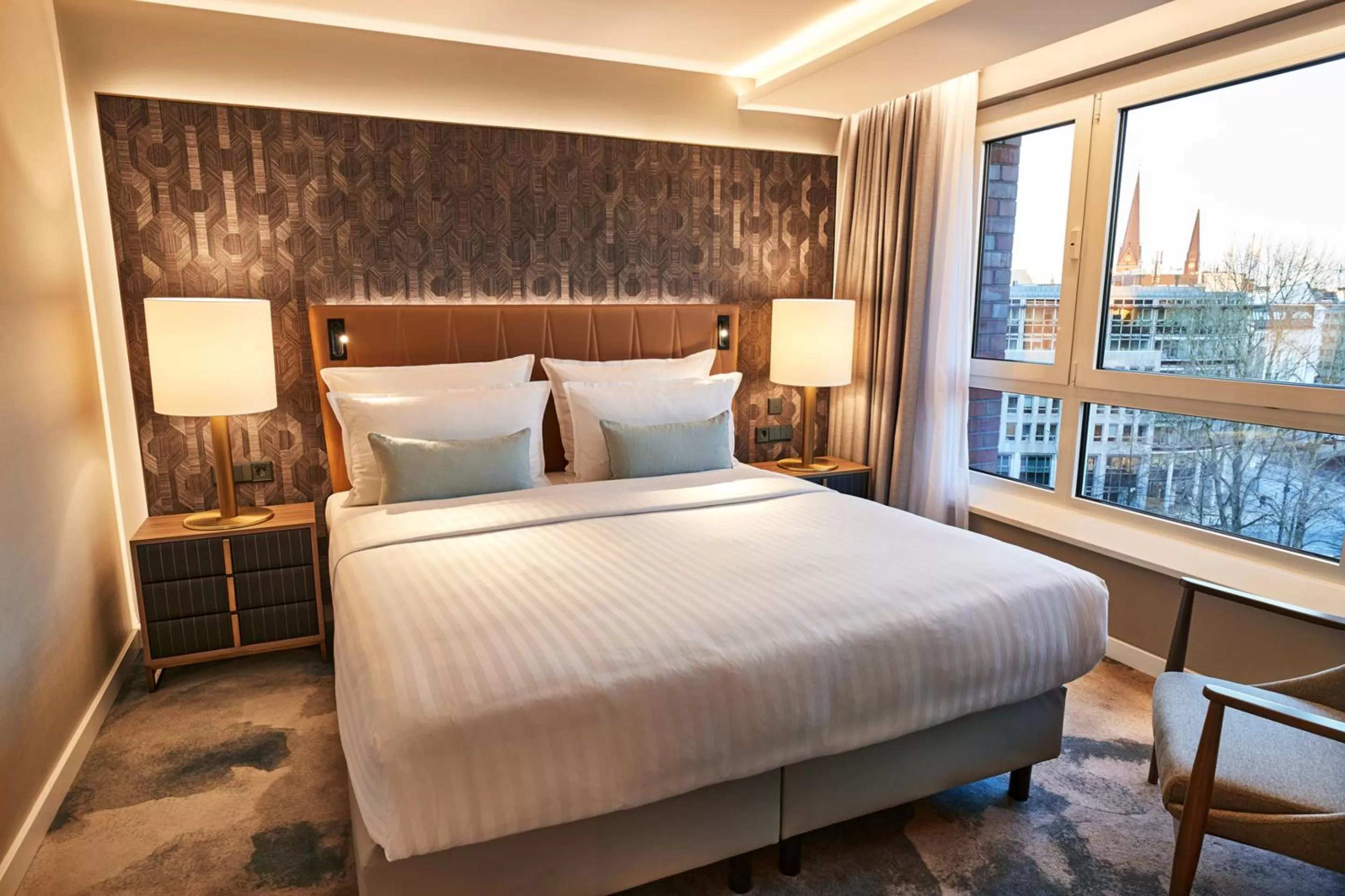 Bedroom, Bed in Steigenberger Hotel Hamburg