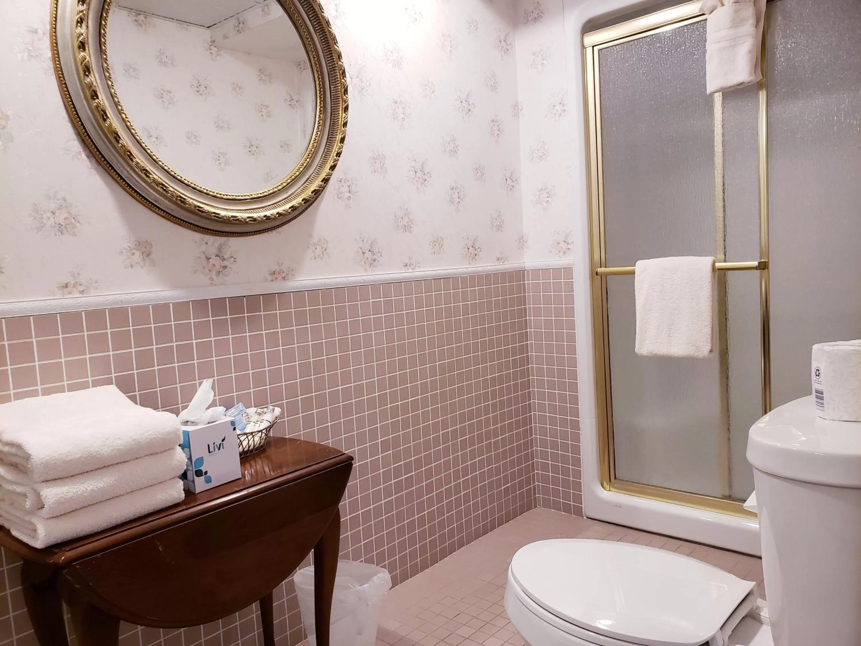 Shower in Lowell Inn