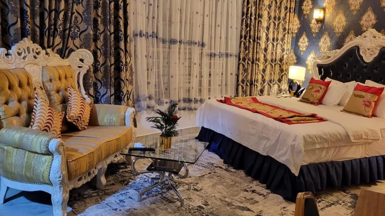 Bedroom, Bed in Marriot Metropolitan Hotel