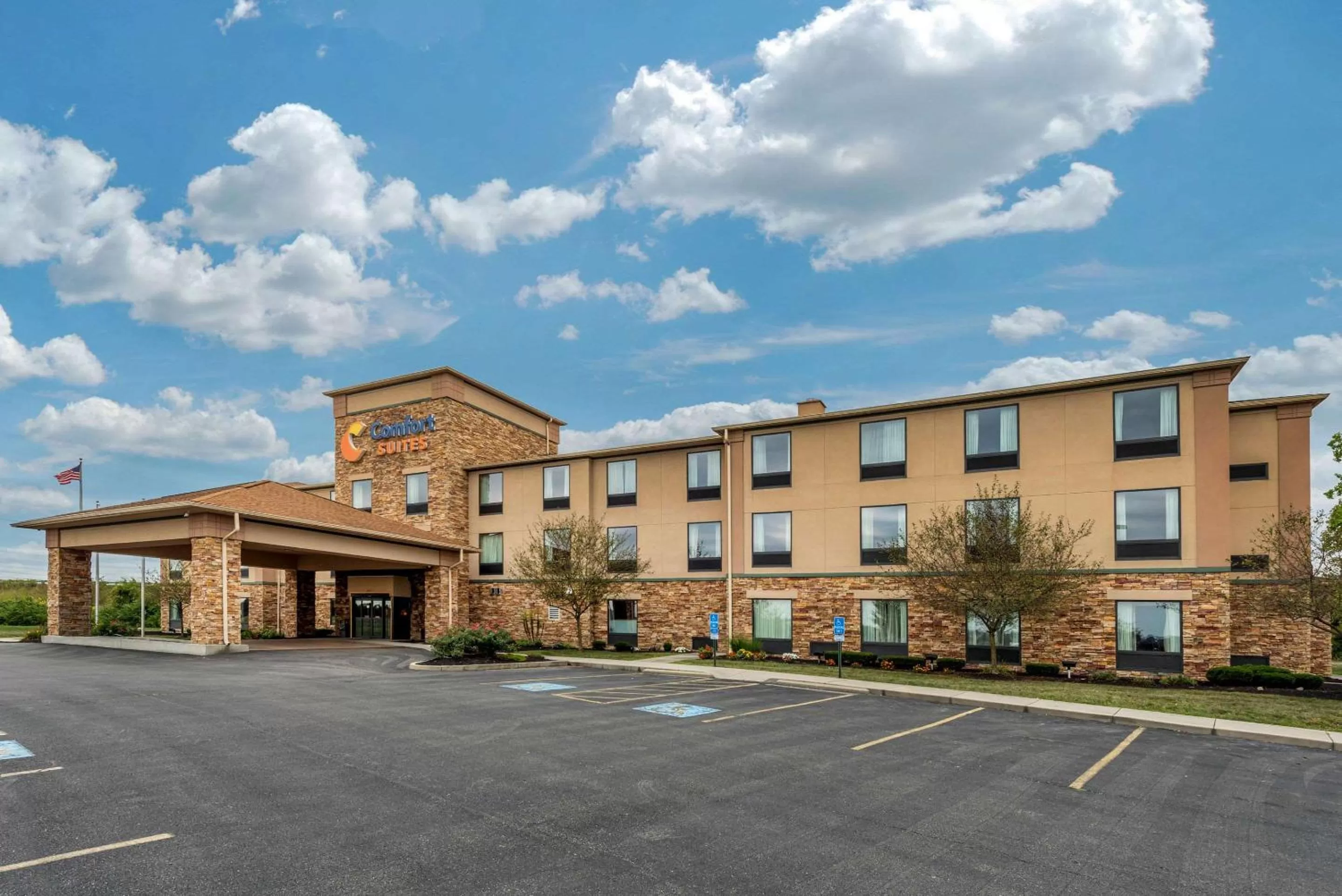 Property building in Comfort Suites Dayton-Wright Patterson