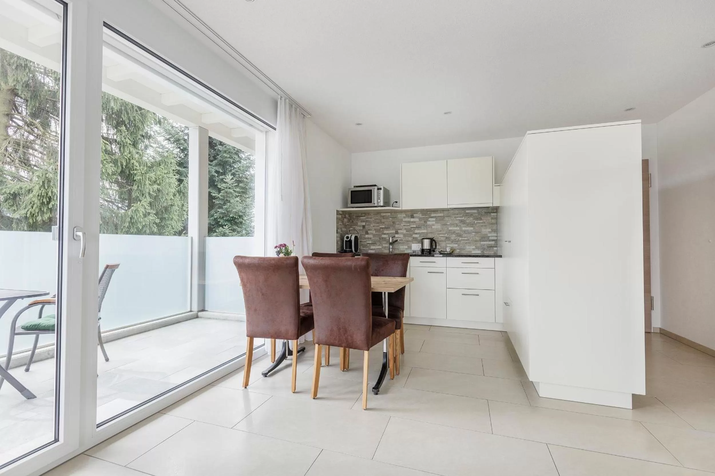 Kitchen or kitchenette, Dining Area in Aparthotel Wiggertal - Self Check-in