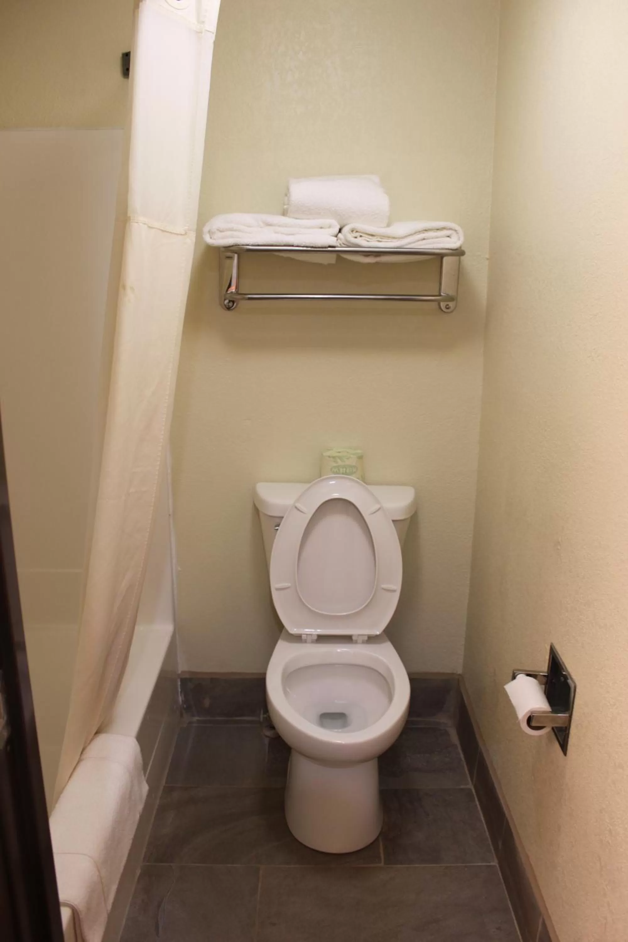 AmericInn by Wyndham West Burlington