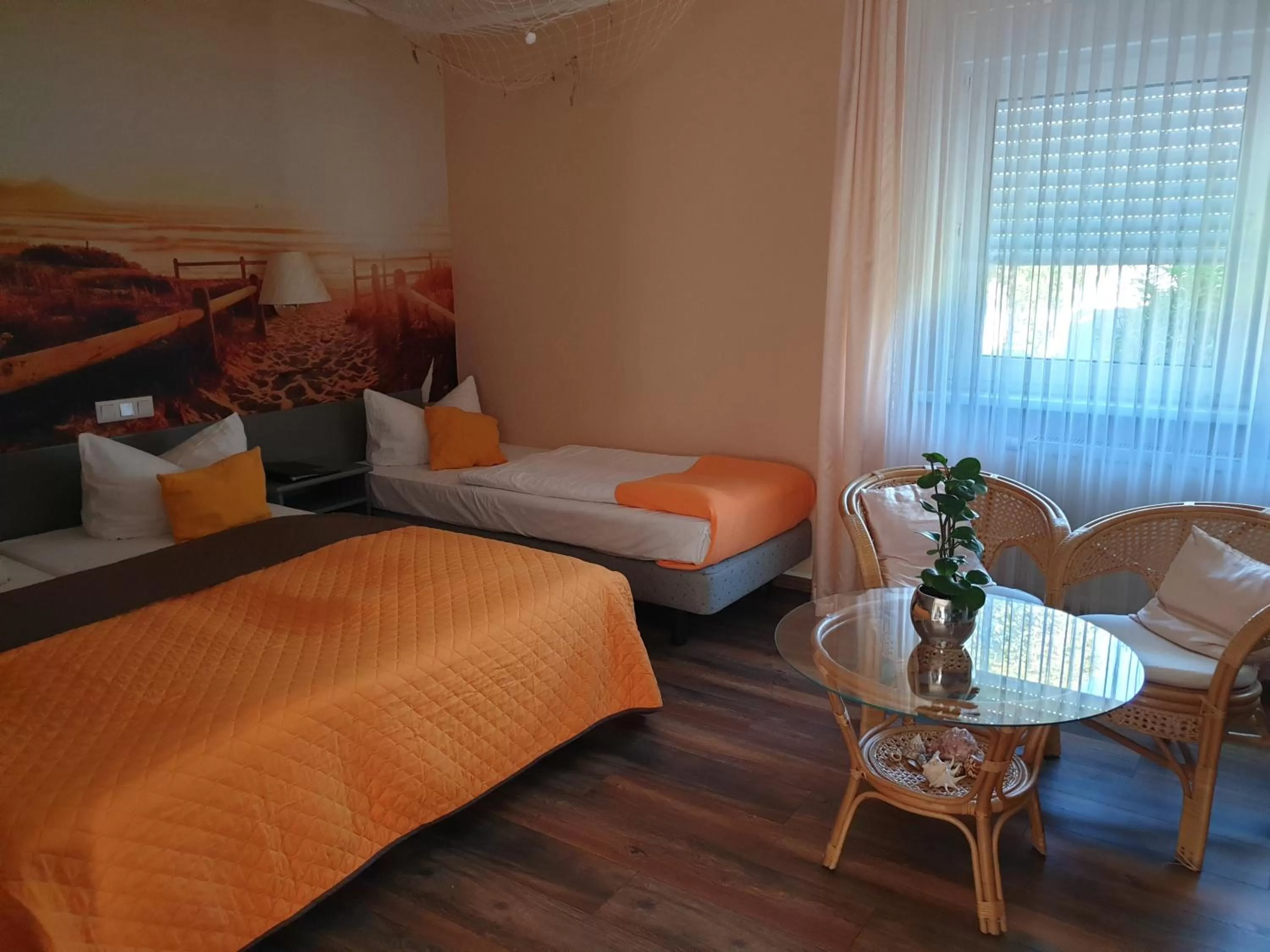 Photo of the whole room, Bed in Hotel Zur Fichtenbreite -Garni-