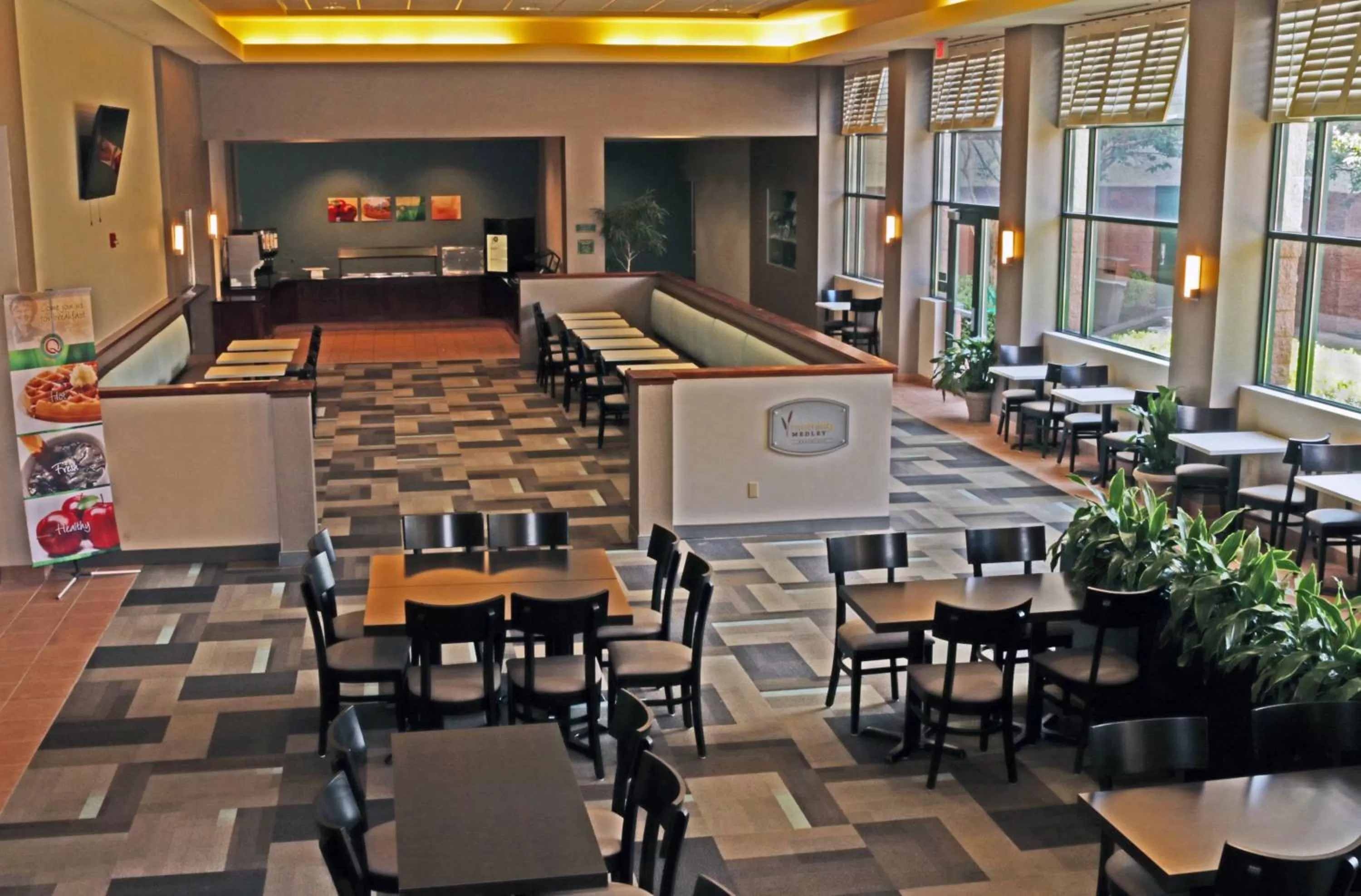 Restaurant/places to eat in Quality Suites Lake Wright - Norfolk Airport