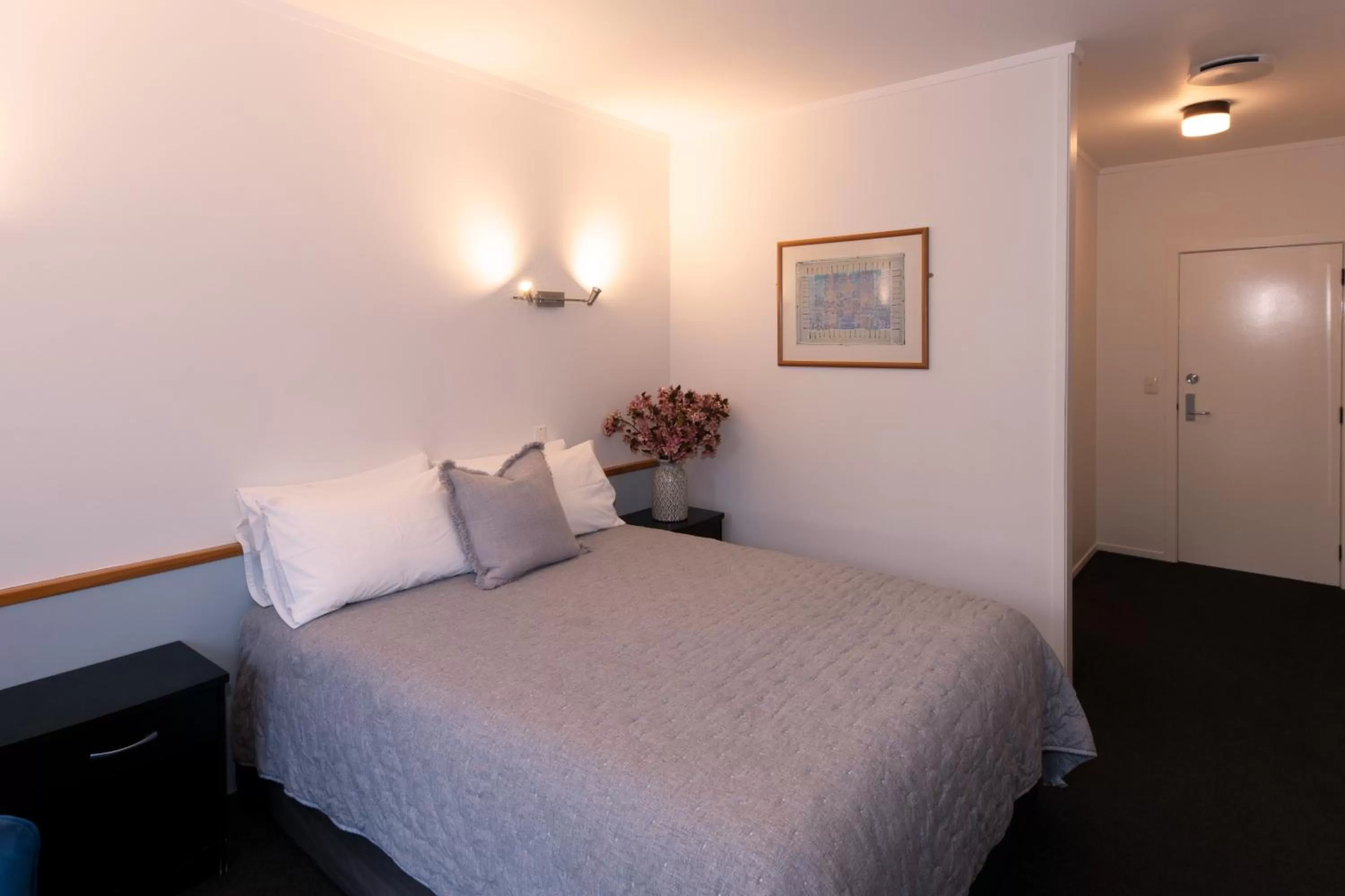 Bed in Aotearoa Lodge