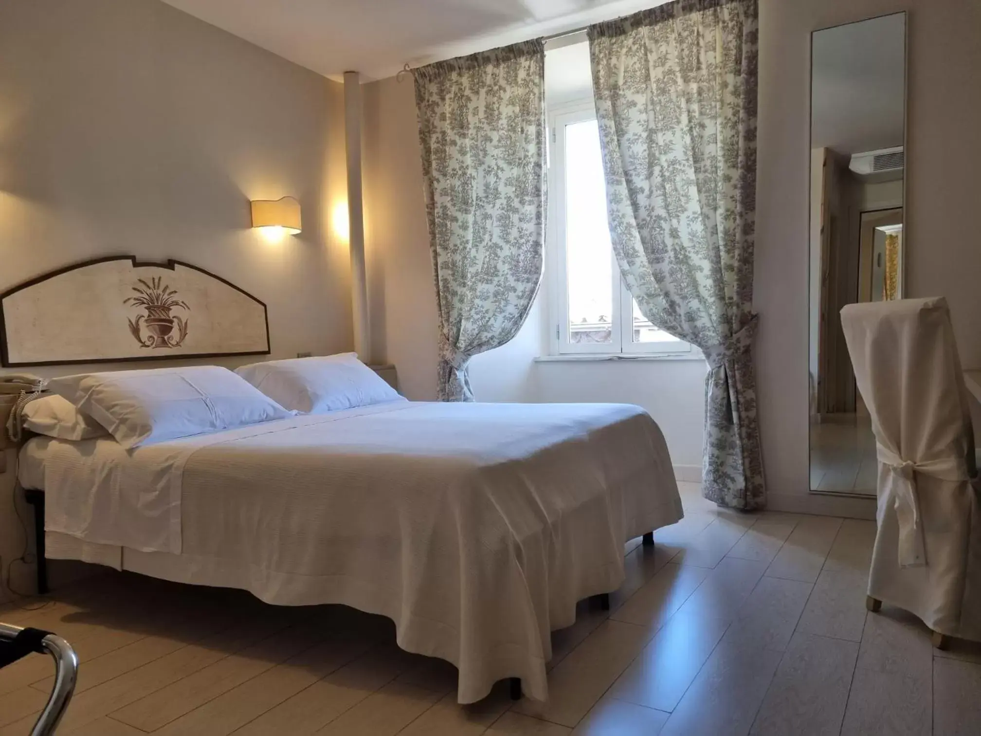 Large Double Room in Hotel Virgilio Large Double Room in Hotel Virgilio