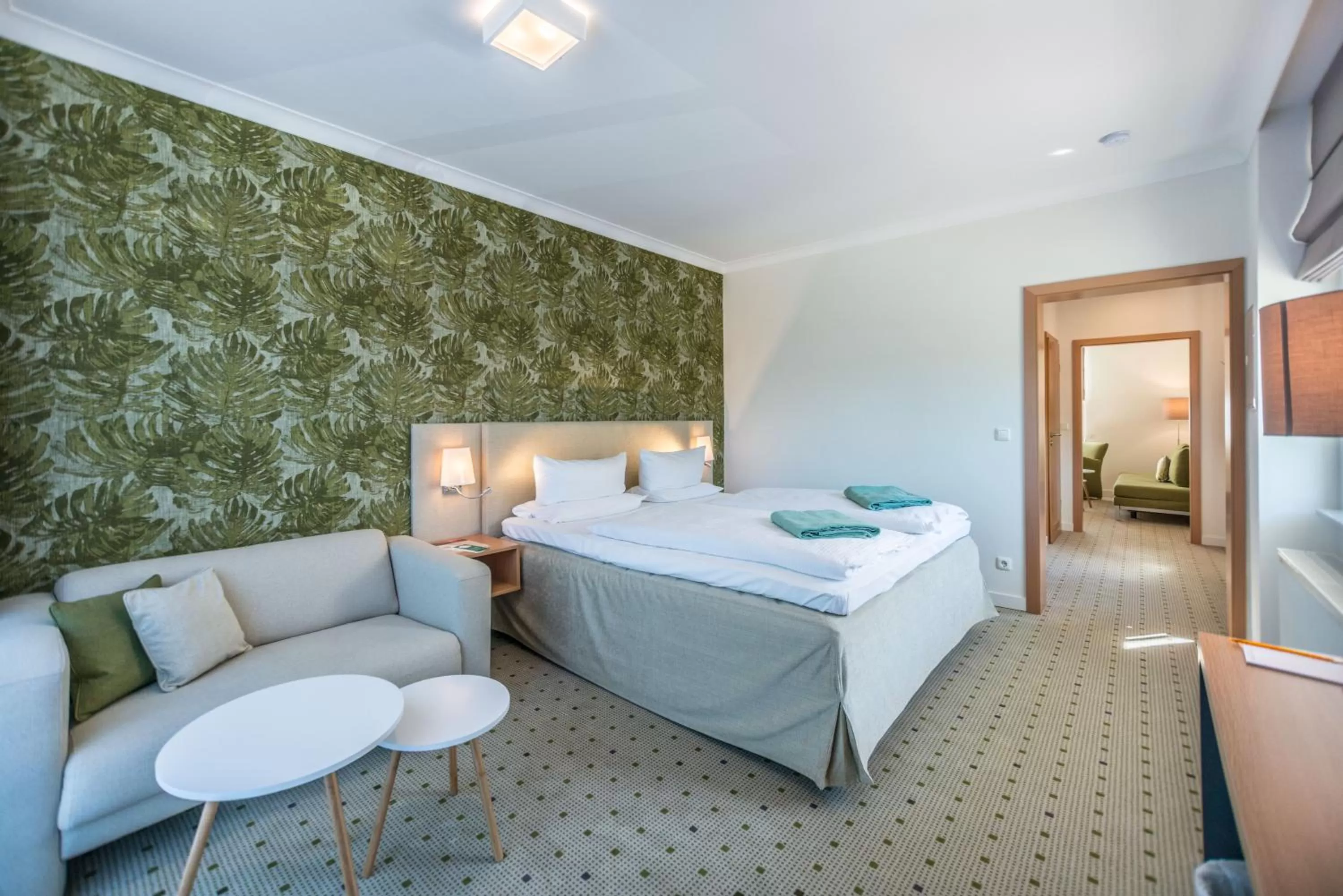 Living room, Bed in Am Weststrand Aparthotel Kühlungsborn