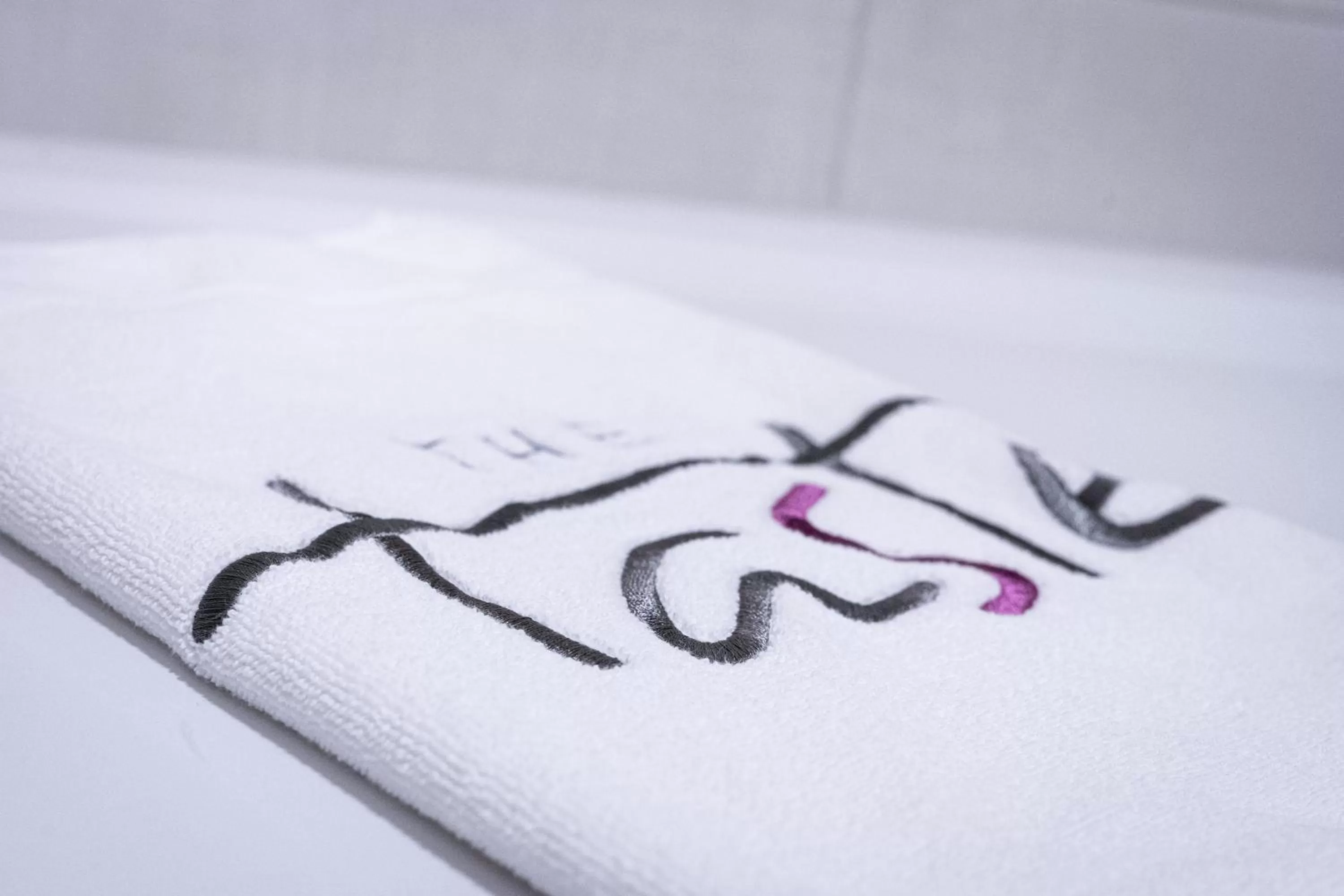 Bathroom, Bed in Taste Hotel Hockenheim