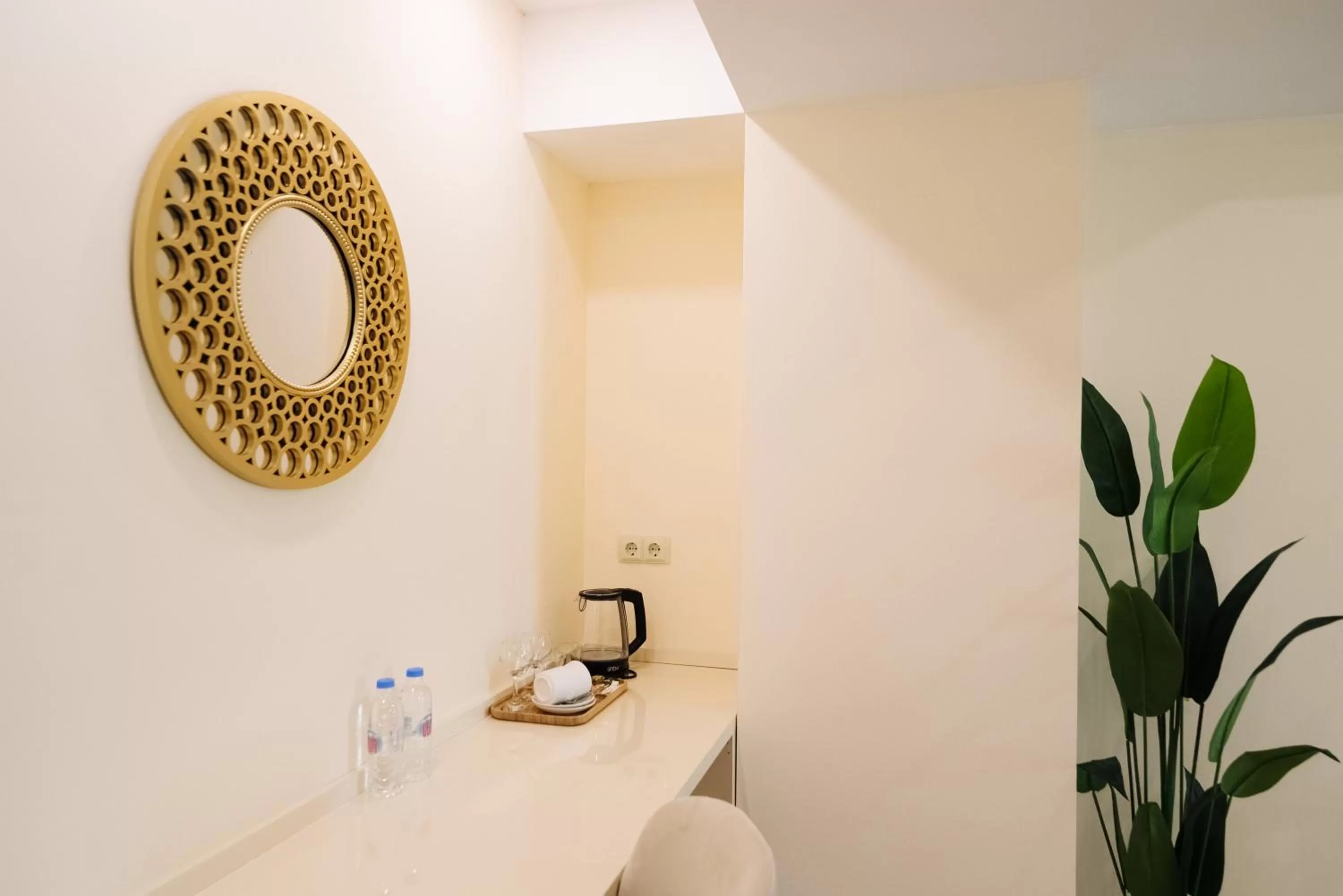 Food and drinks, Bathroom in Royal Plaza Hotel