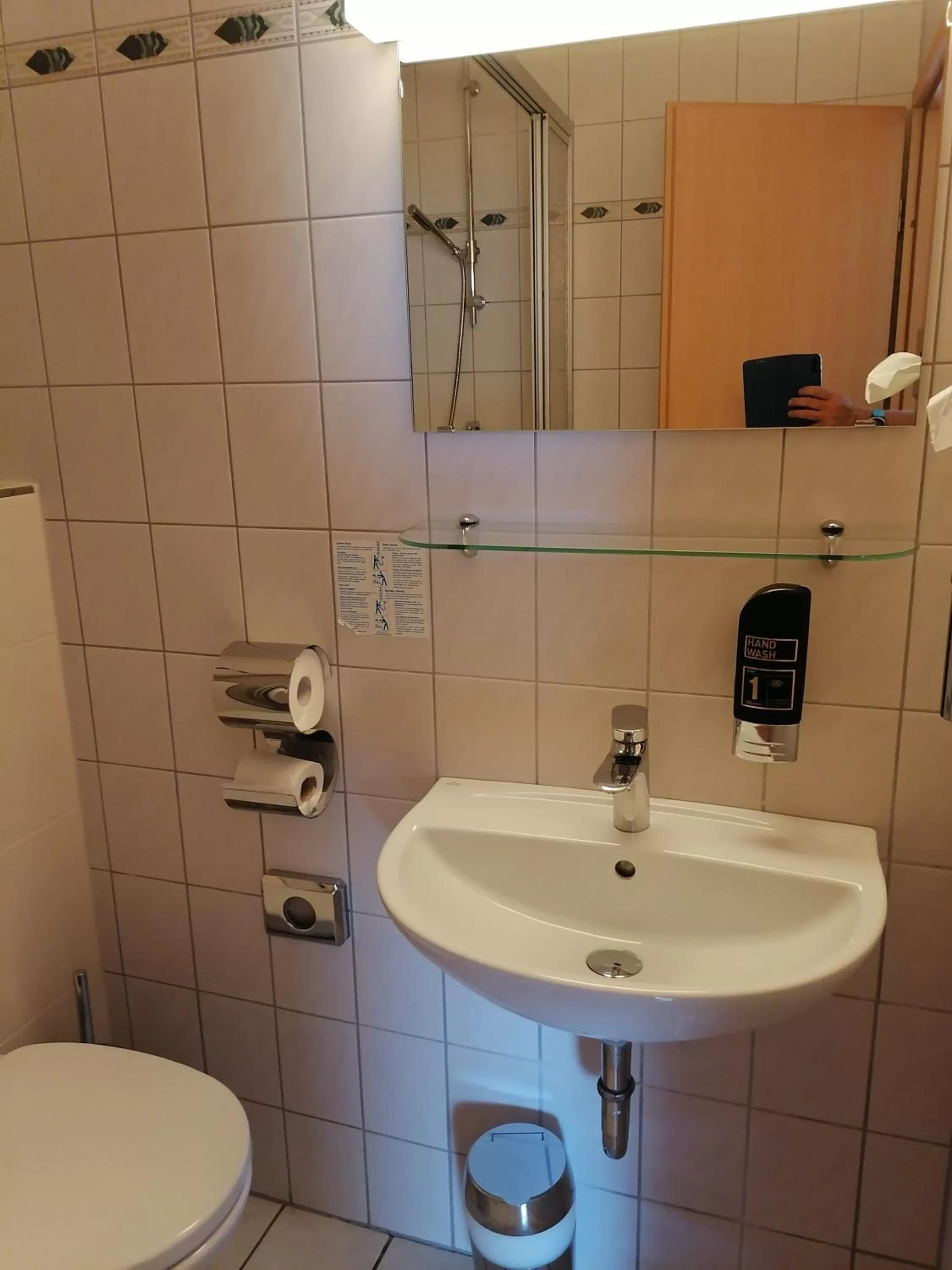 Bathroom in Pension Kuehnauer Hof
