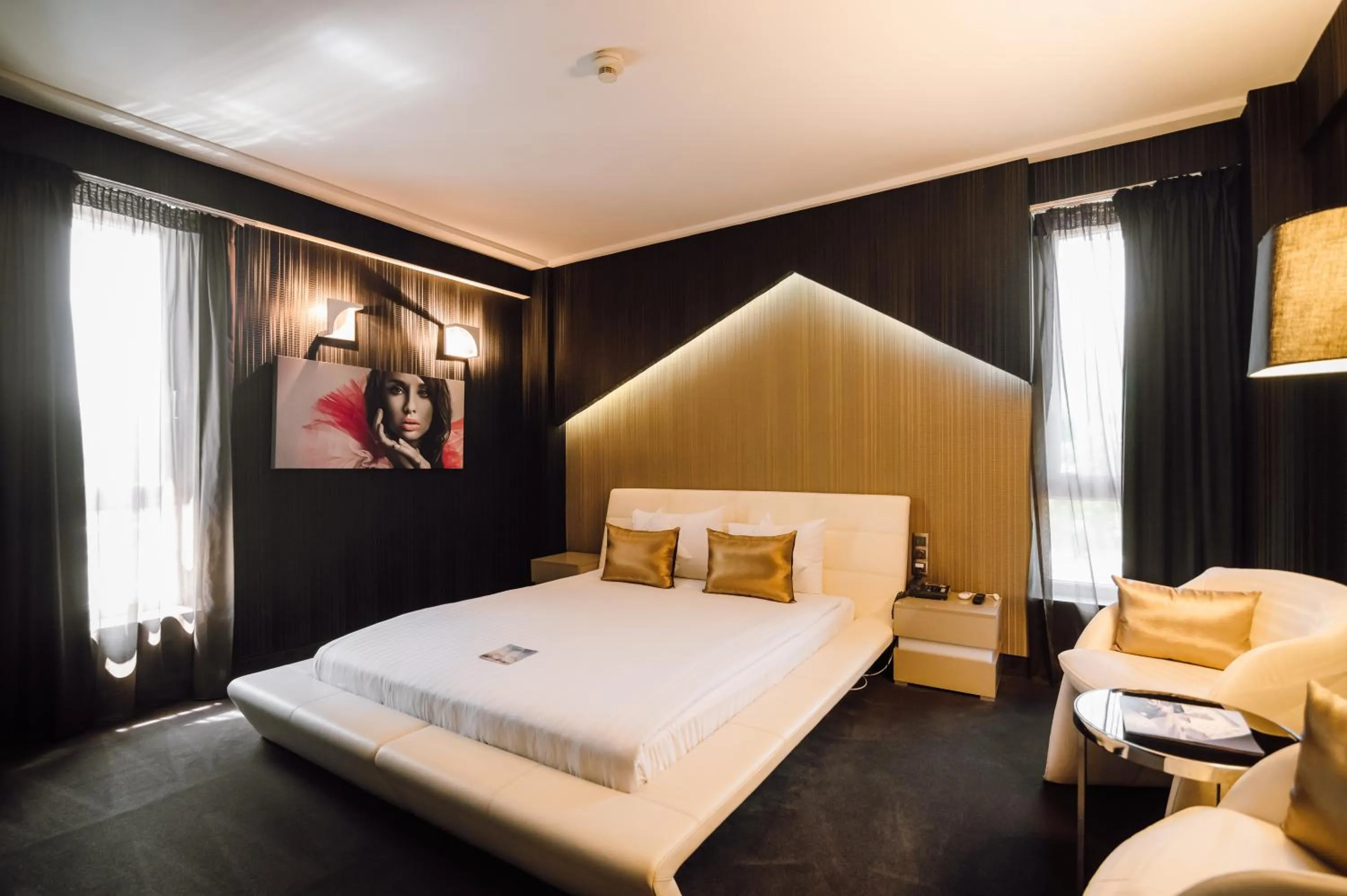 Bed in Plaza V Hotel