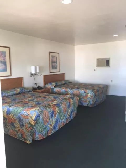 Bed in Clear Lake Vista Resort