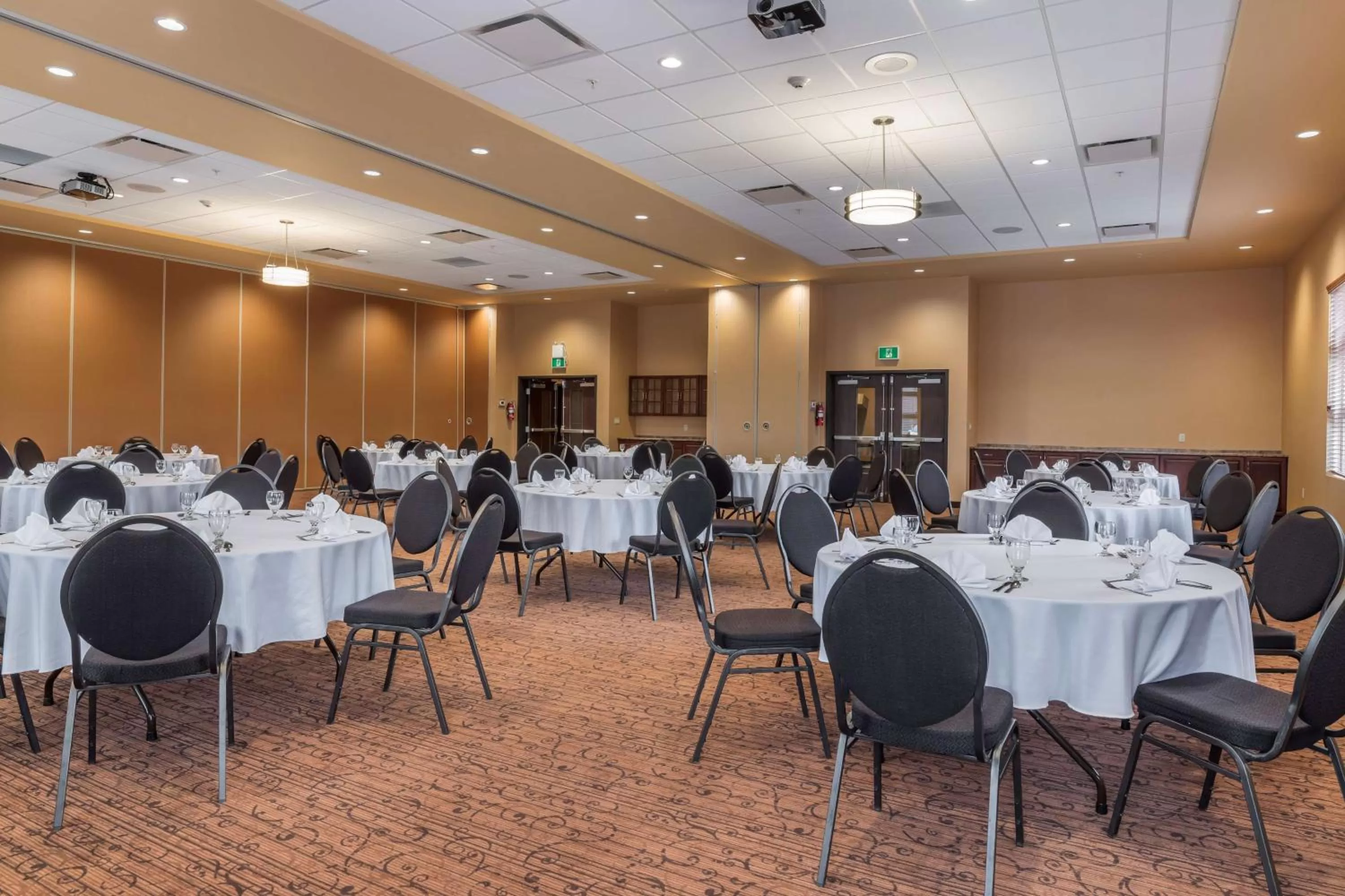 Meeting/conference room in Best Western Plus, Bathurst Hotel & Suites
