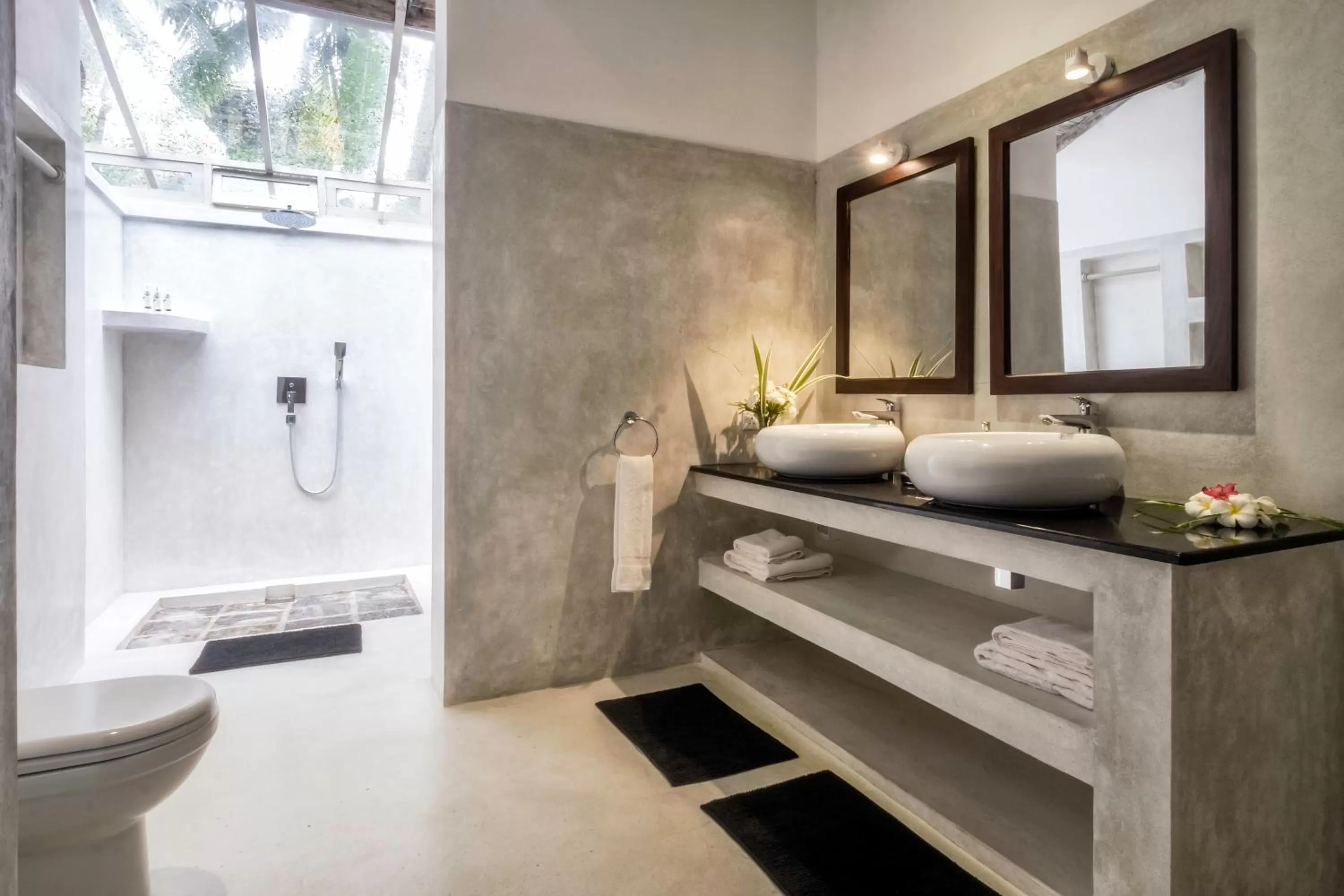 Bathroom, Bed in Satin Doll