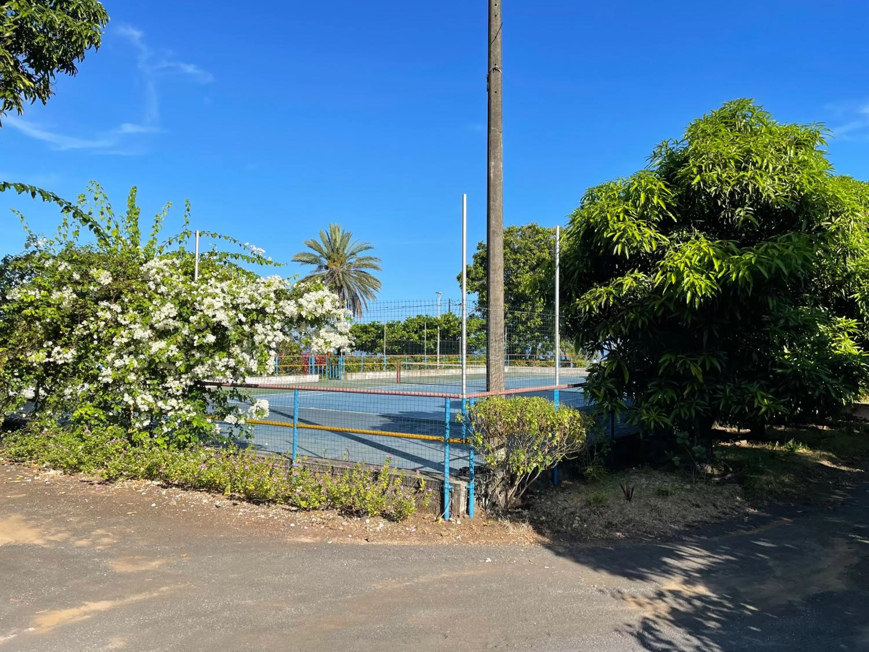Tennis court in Hôtel La Grillade