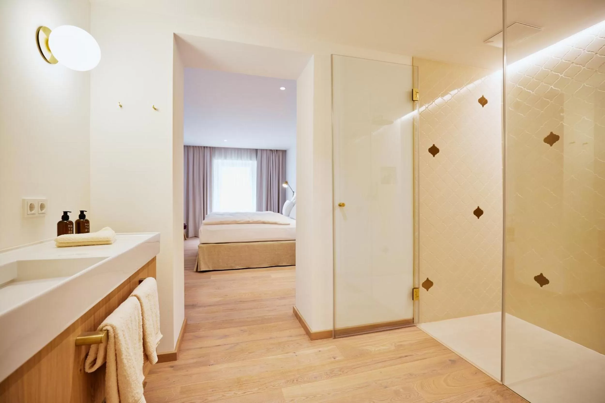 Bathroom, Bed in Boutiquehotel Zum Goldenen Hirschen