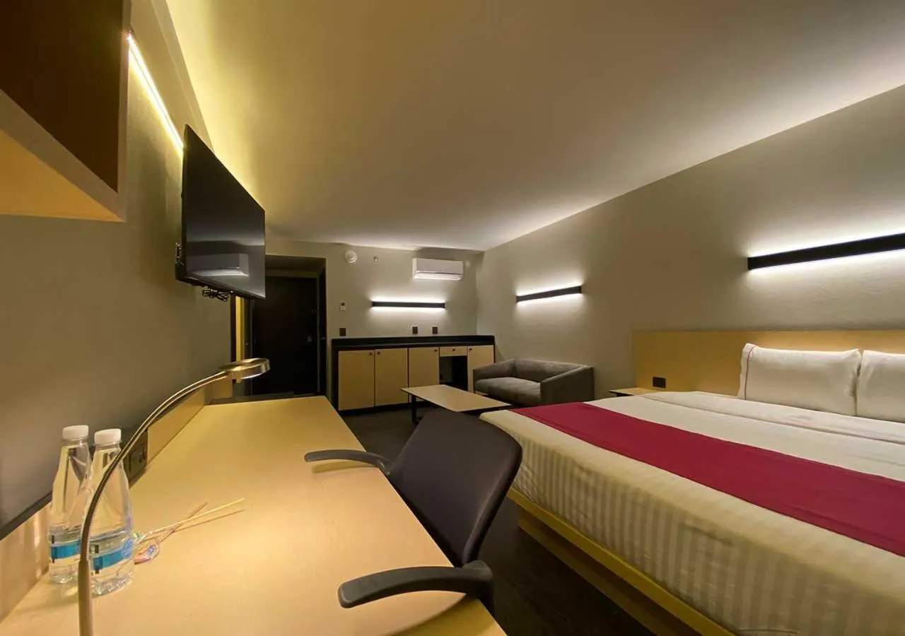 Photo of the whole room, Bed in Hotel MX mas cuautitlan Izcalli, Trademark by Wyndham