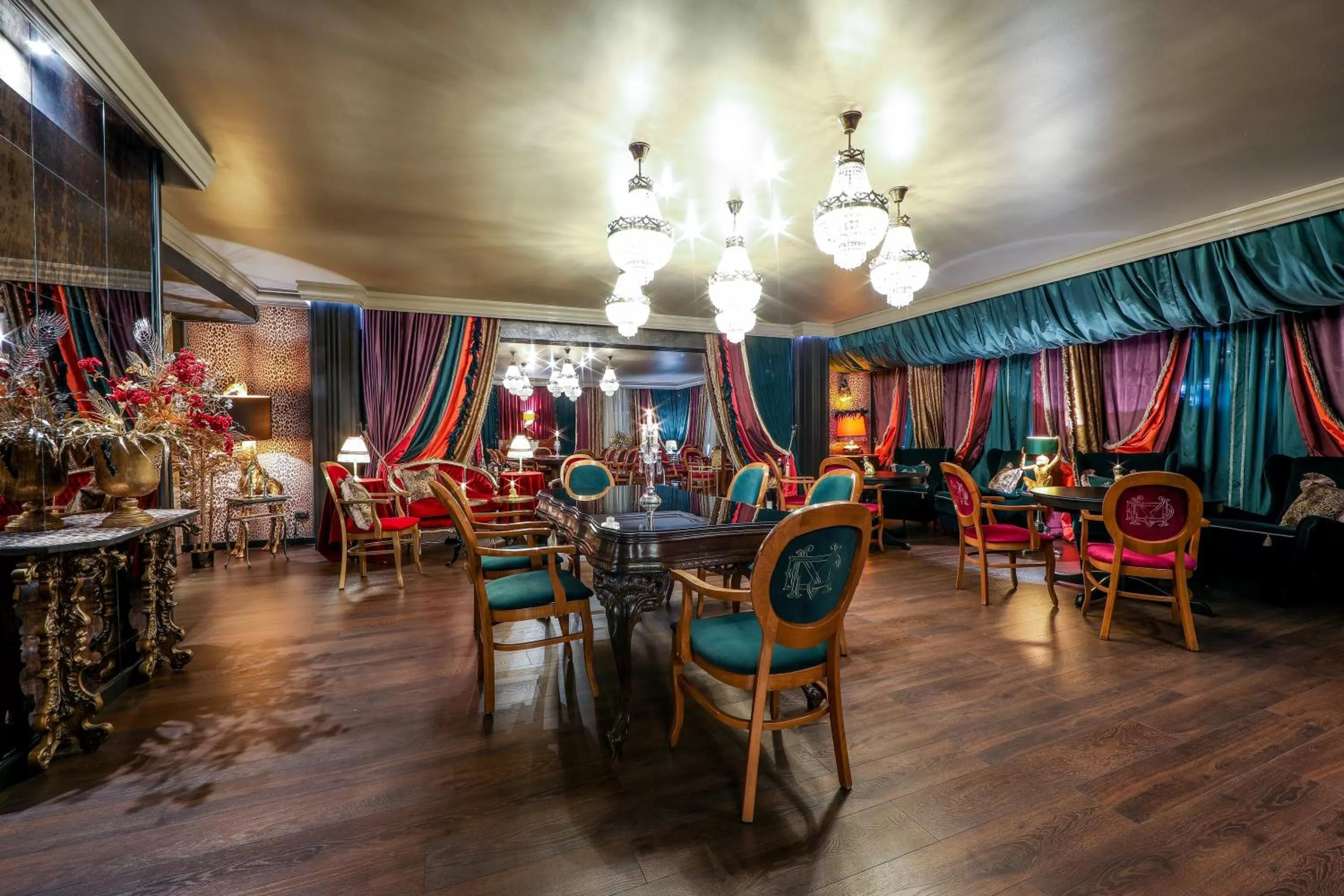 Restaurant/Places to Eat in Complex Baroto