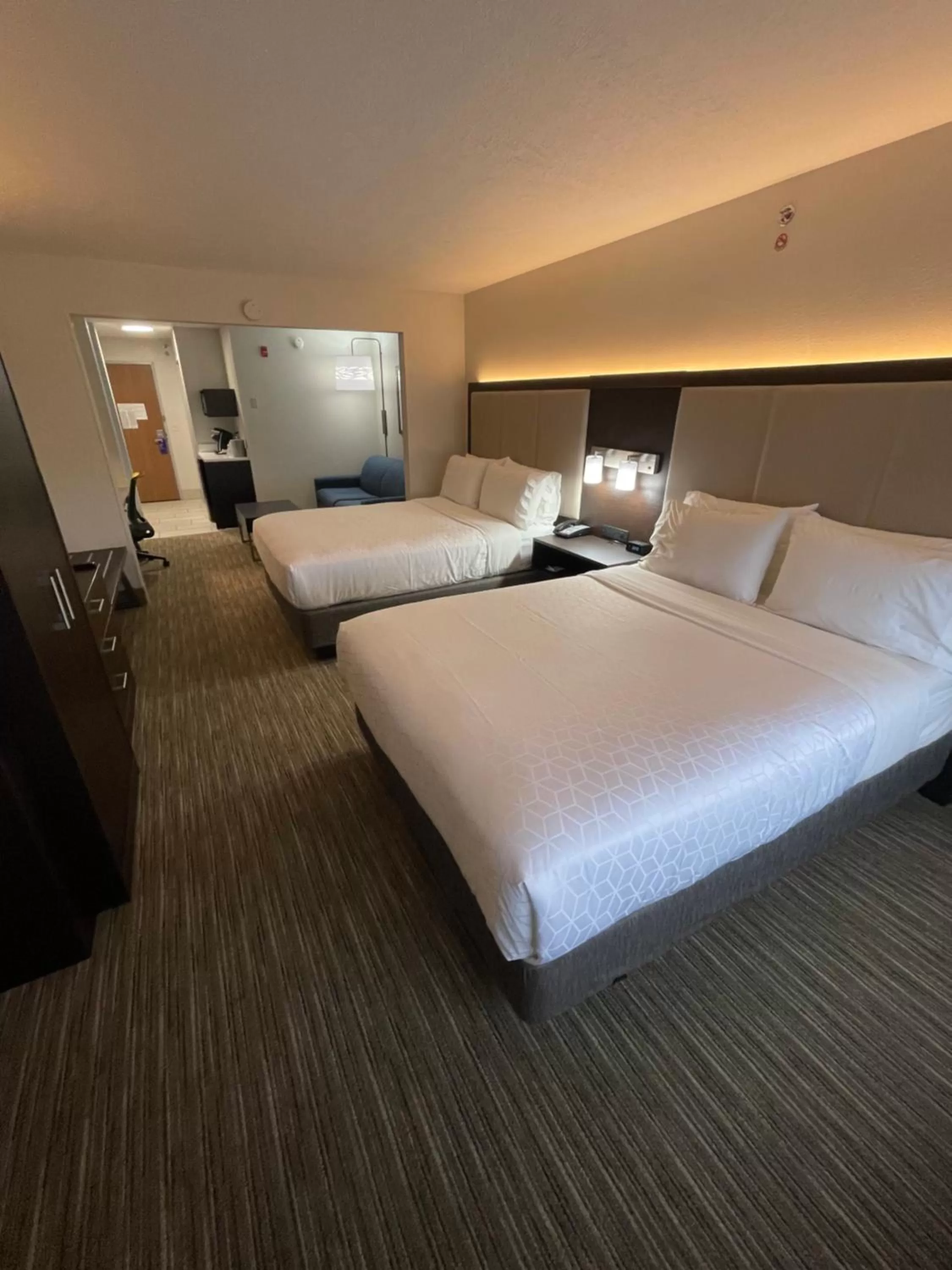 Bed in Holiday Inn Express Hotel & Suites Las Vegas NM by IHG