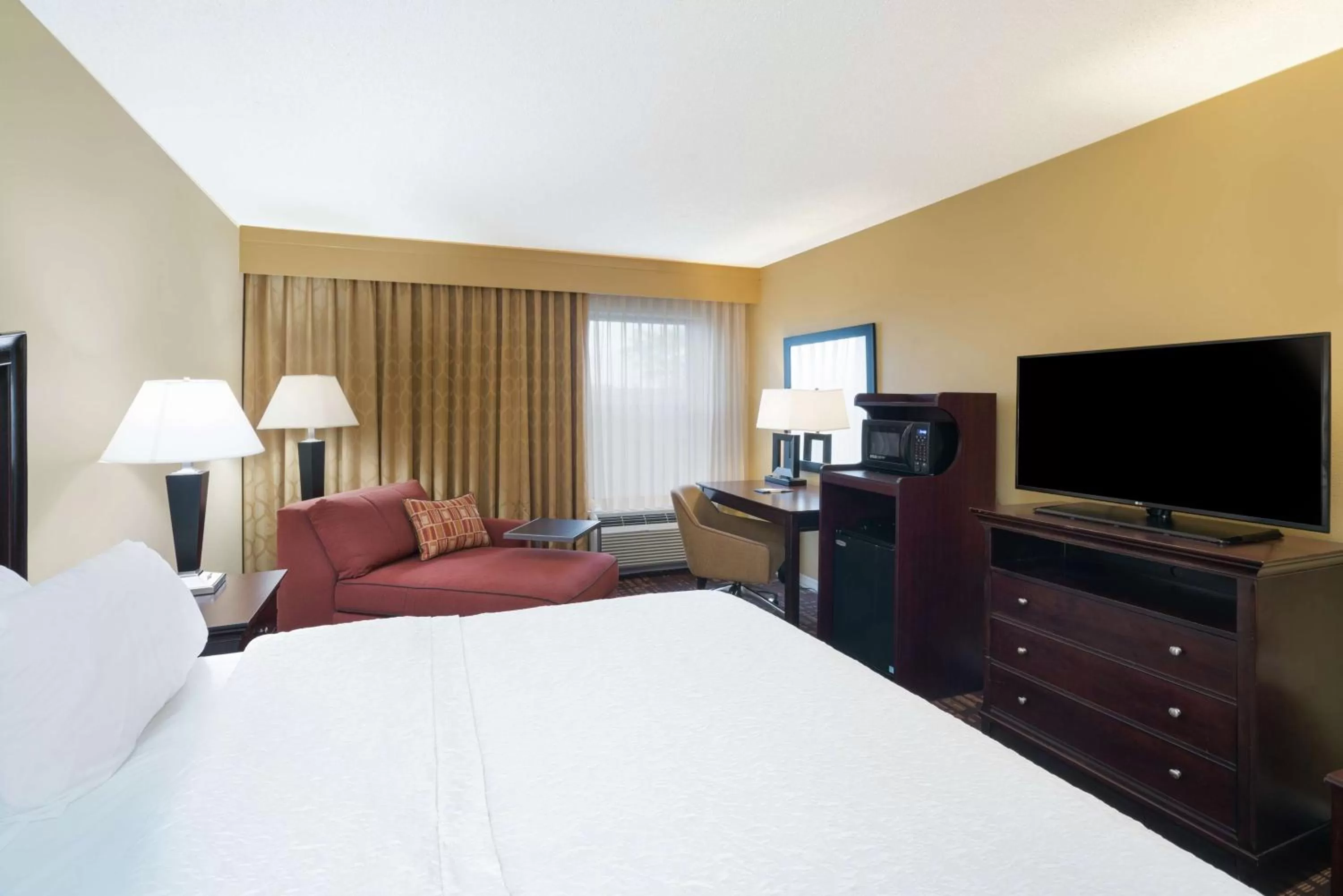 Bedroom, Bed in Hampton Inn Corydon