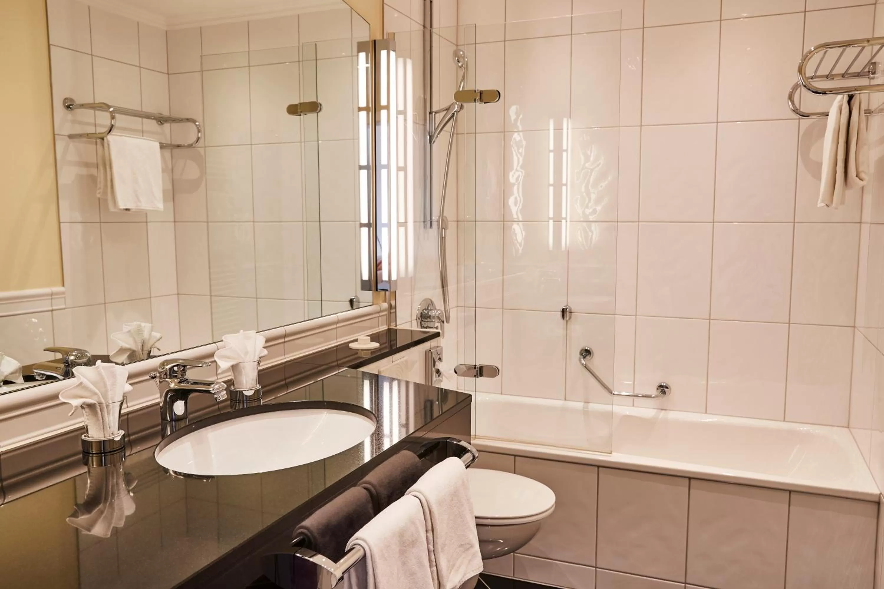 Bathroom in Steigenberger Icon Grandhotel Belvédère