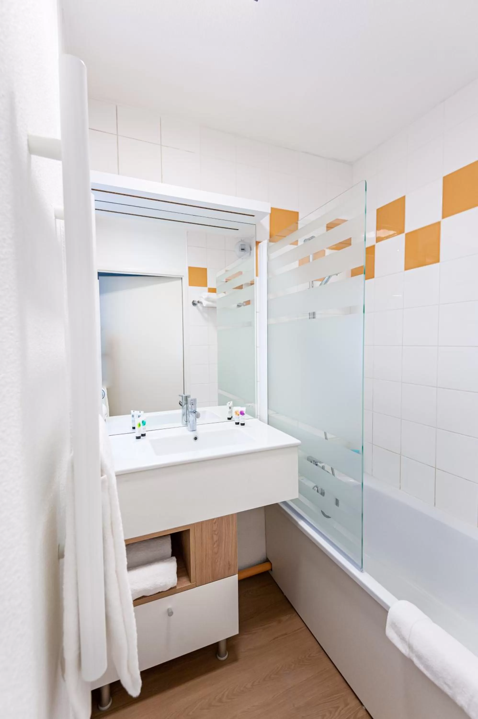 Bathroom in Apparthotel Le Hüb Grenoble