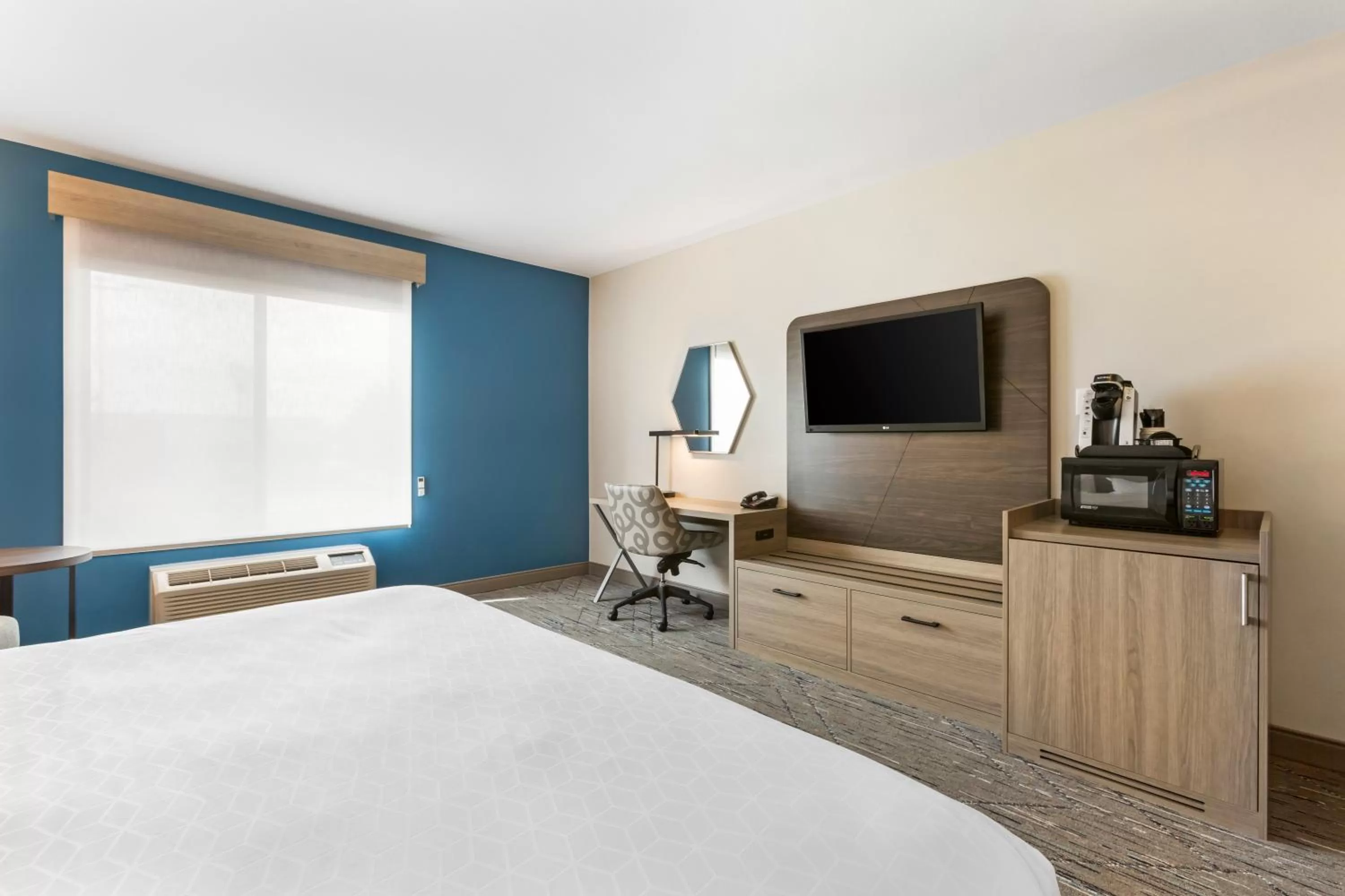 Coffee/tea facilities, Bed in Holiday Inn Express Belgrade-Bozeman Area by IHG