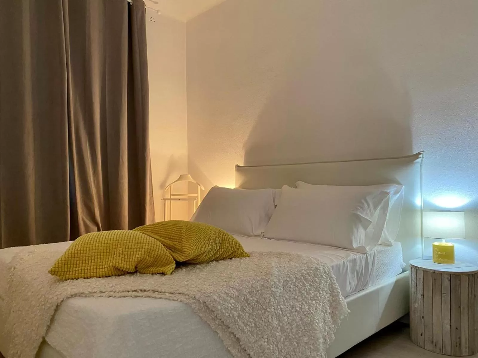 Bedroom, Bed in Oasi Hotel