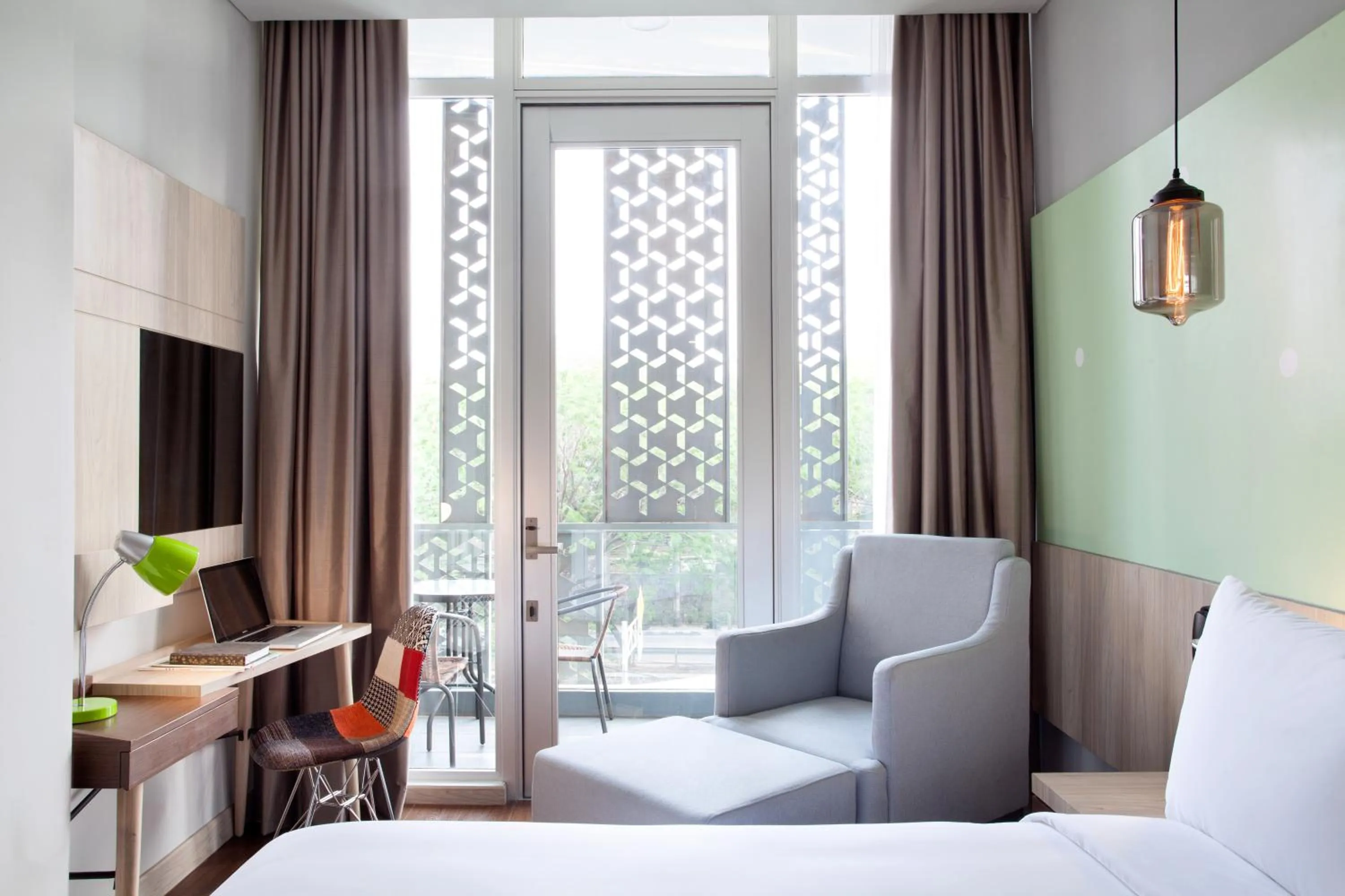 Seating area, Bed in Ibis Styles Jakarta Sunter