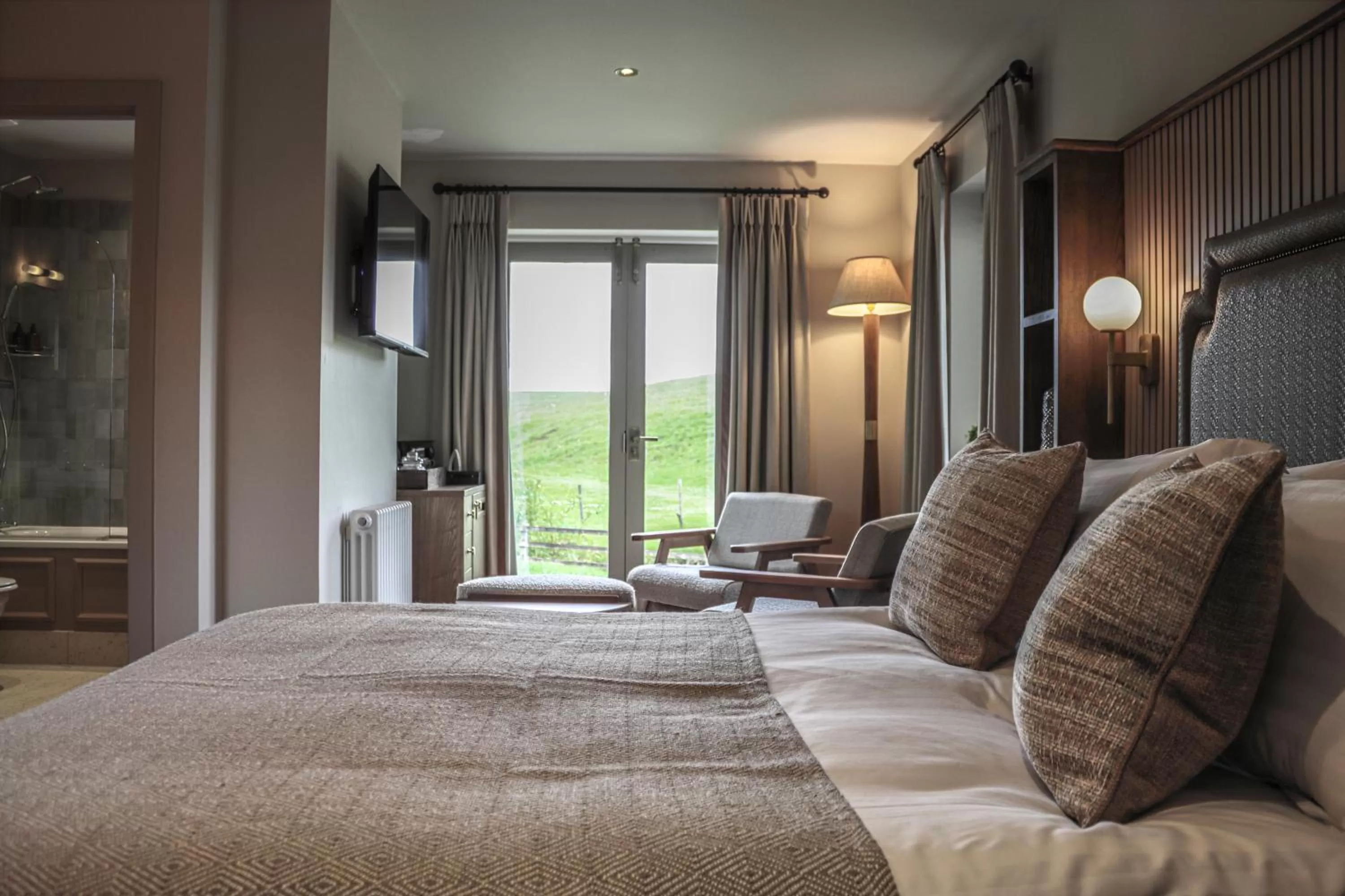 Seating area, Bed in The Tempest Arms