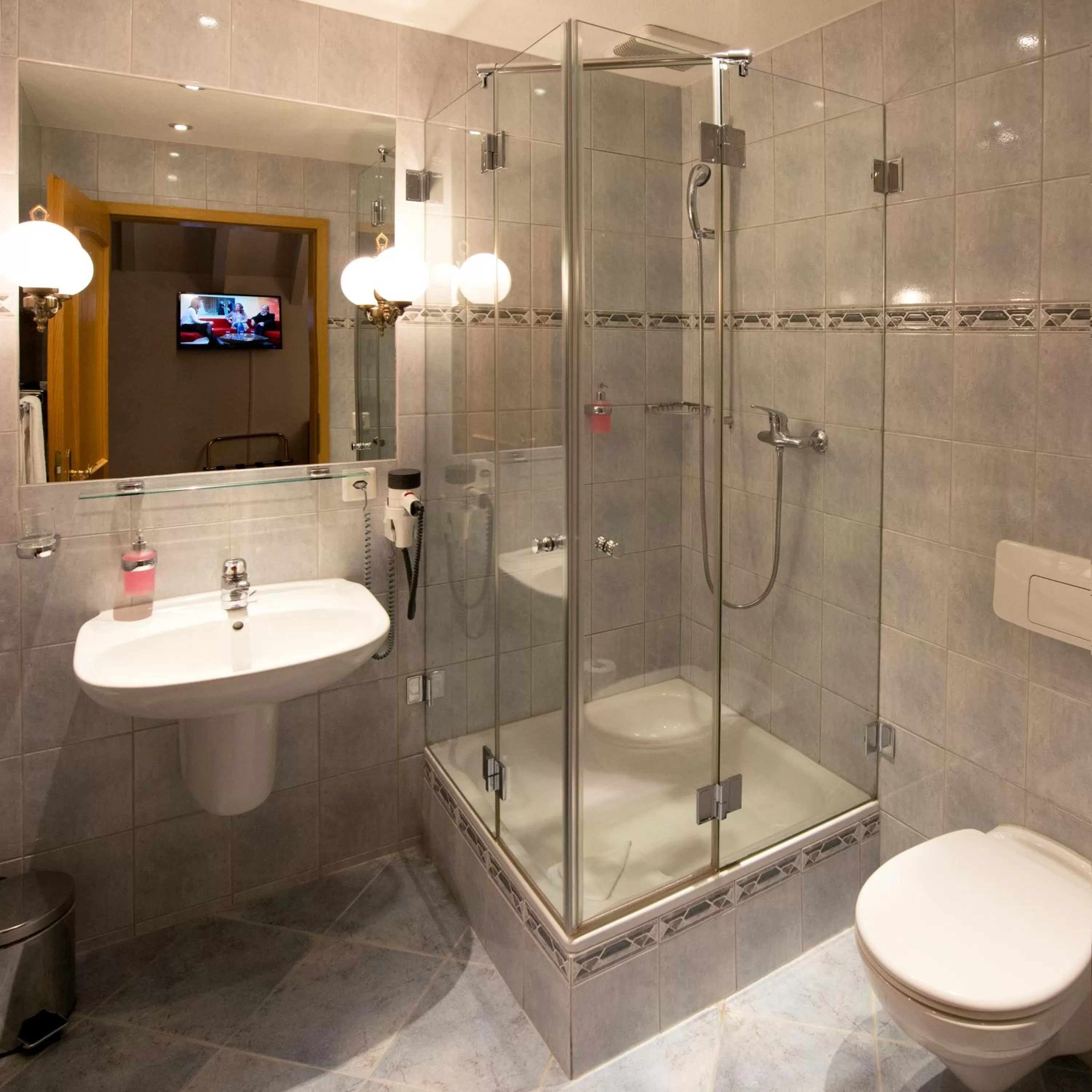 Bathroom in Landgasthof zu den drei Sternen