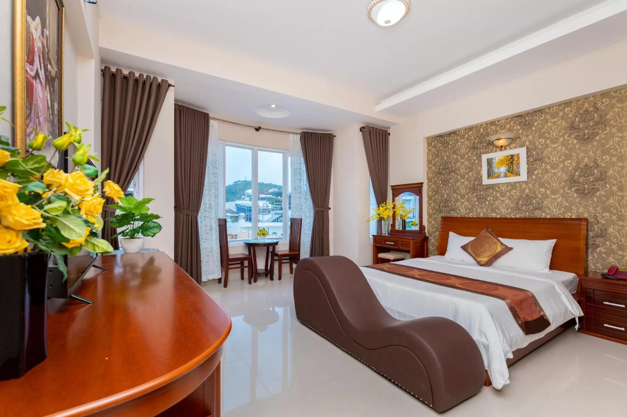 Photo of the whole room, Bed in Queen Garden Hotel & Apartment